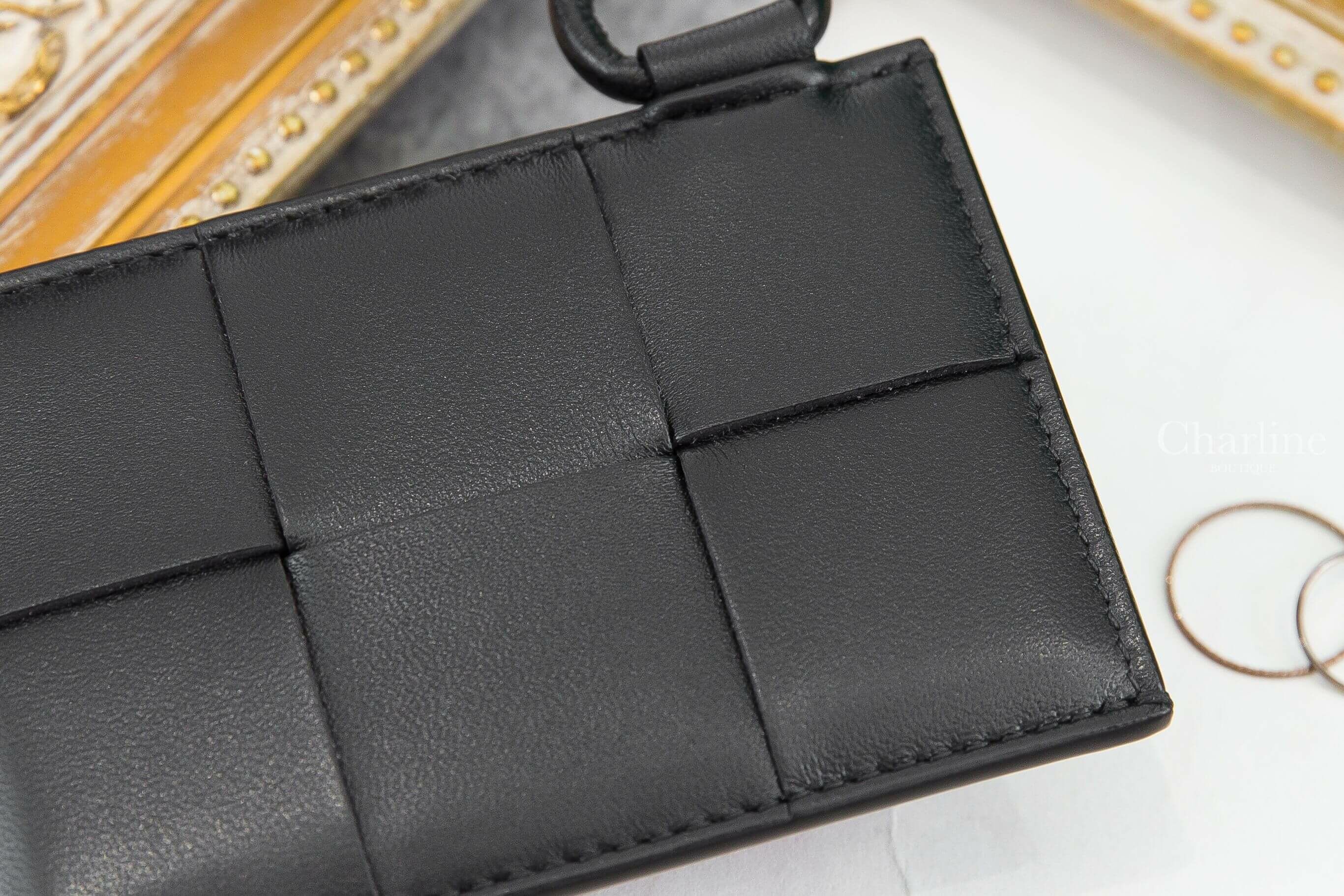 Bottega Veneta Cassette Badge Holder 黑色大格子編織小羊皮拼小牛皮證件套