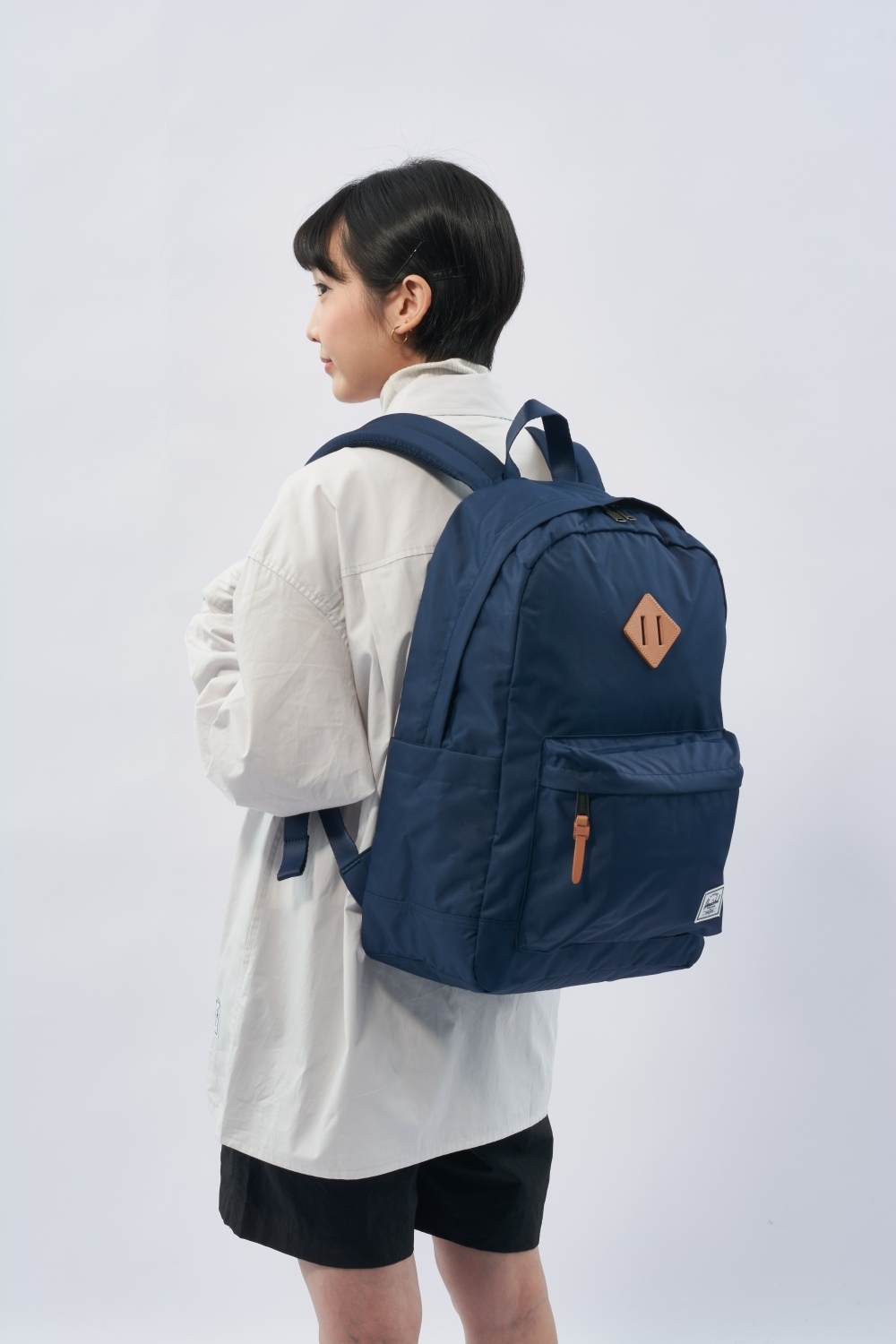 【Herschel】 Heritage™ 背包 |高級經典 - 26L 淺卡其/深藍