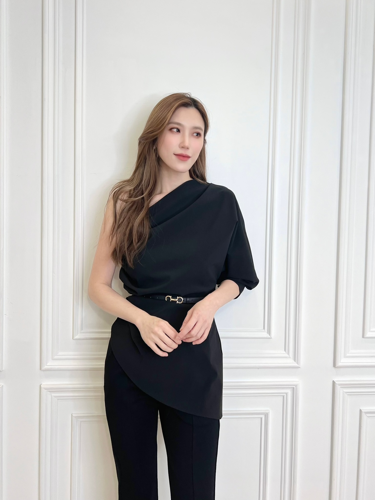 設計感側露肩長袖上衣