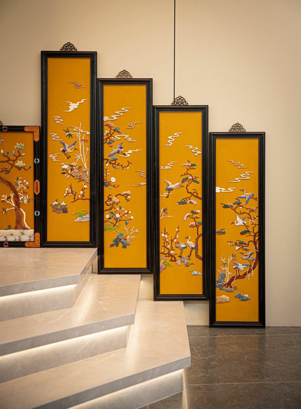 Hundred Treasures Hanging Screen "Peony and Phoenix Picture"