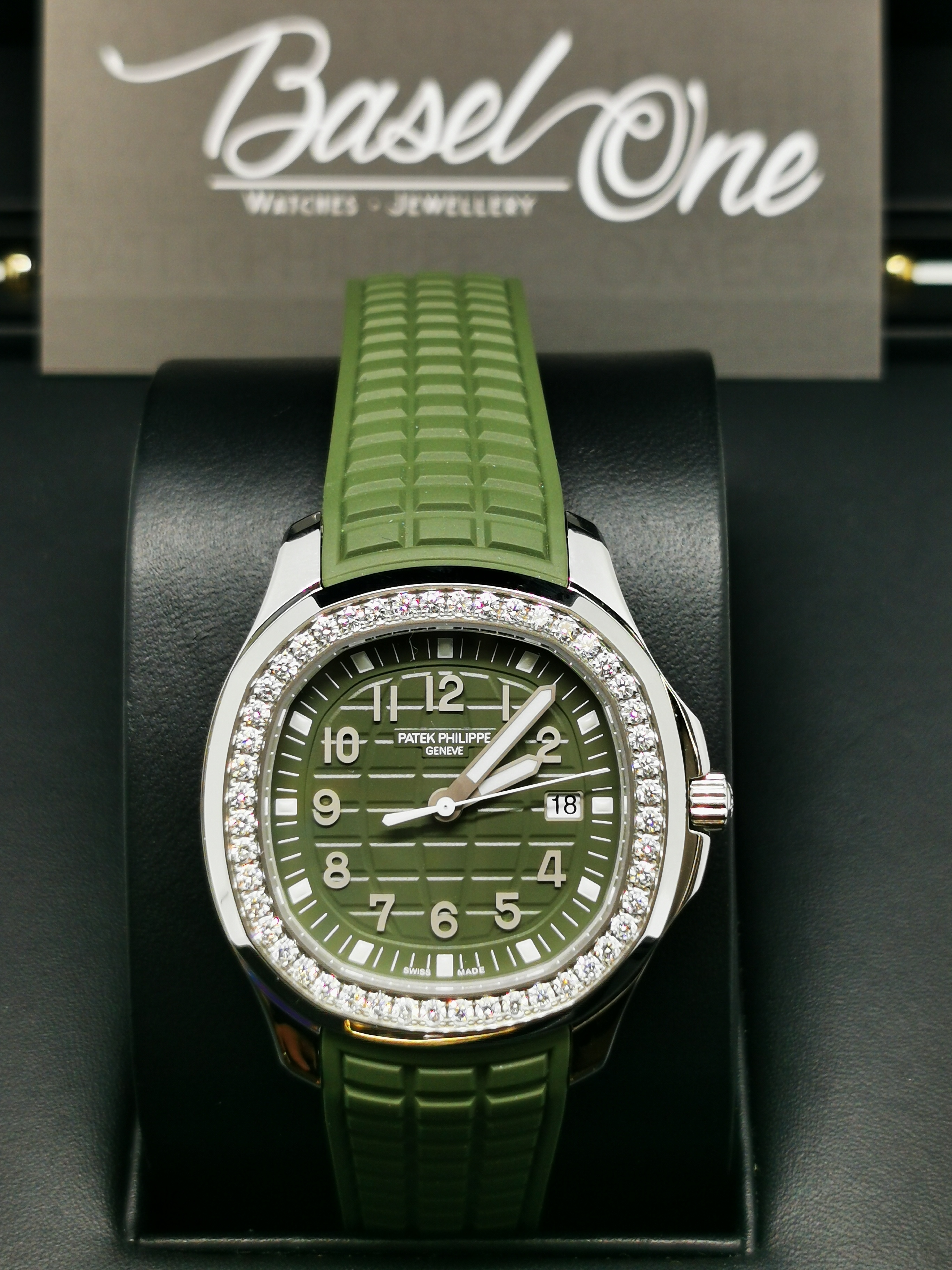 BRAND NEW 5267-200A-011 5267 PATEK PHILIPPE GREEN STEEL AQUANAUT 38 MM