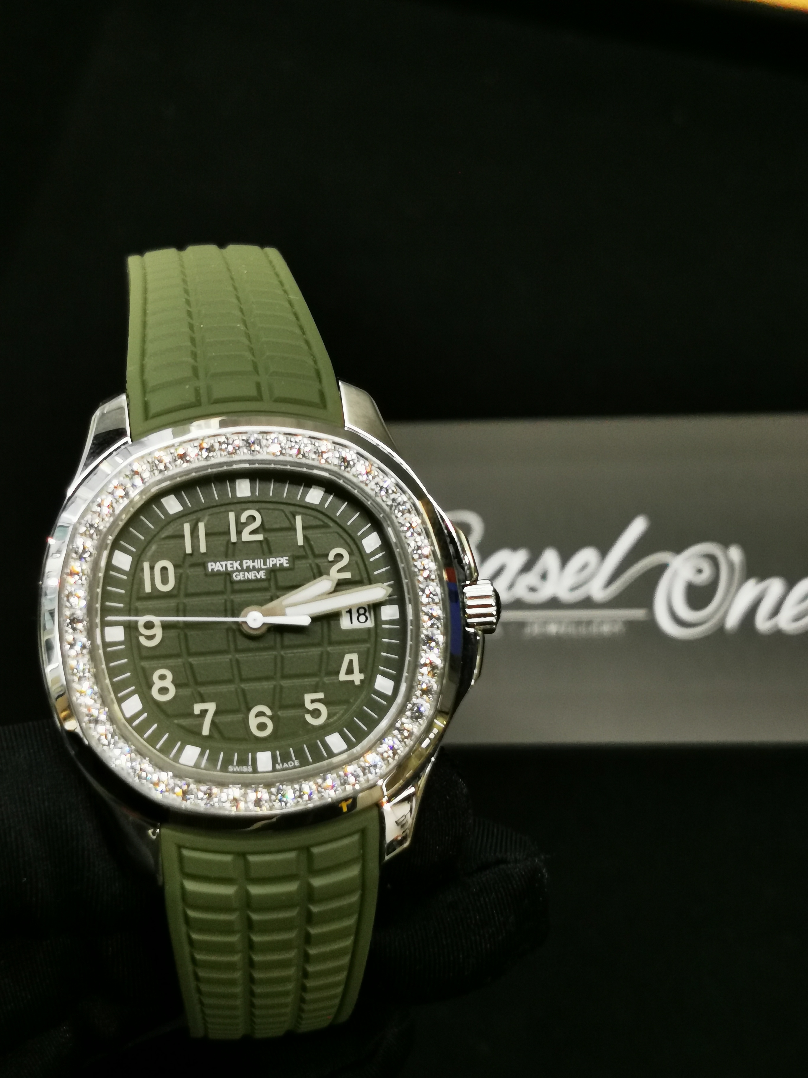 5267-200A-011 | PATEK PHILIPPE STEEL AQUANAUT 38MM