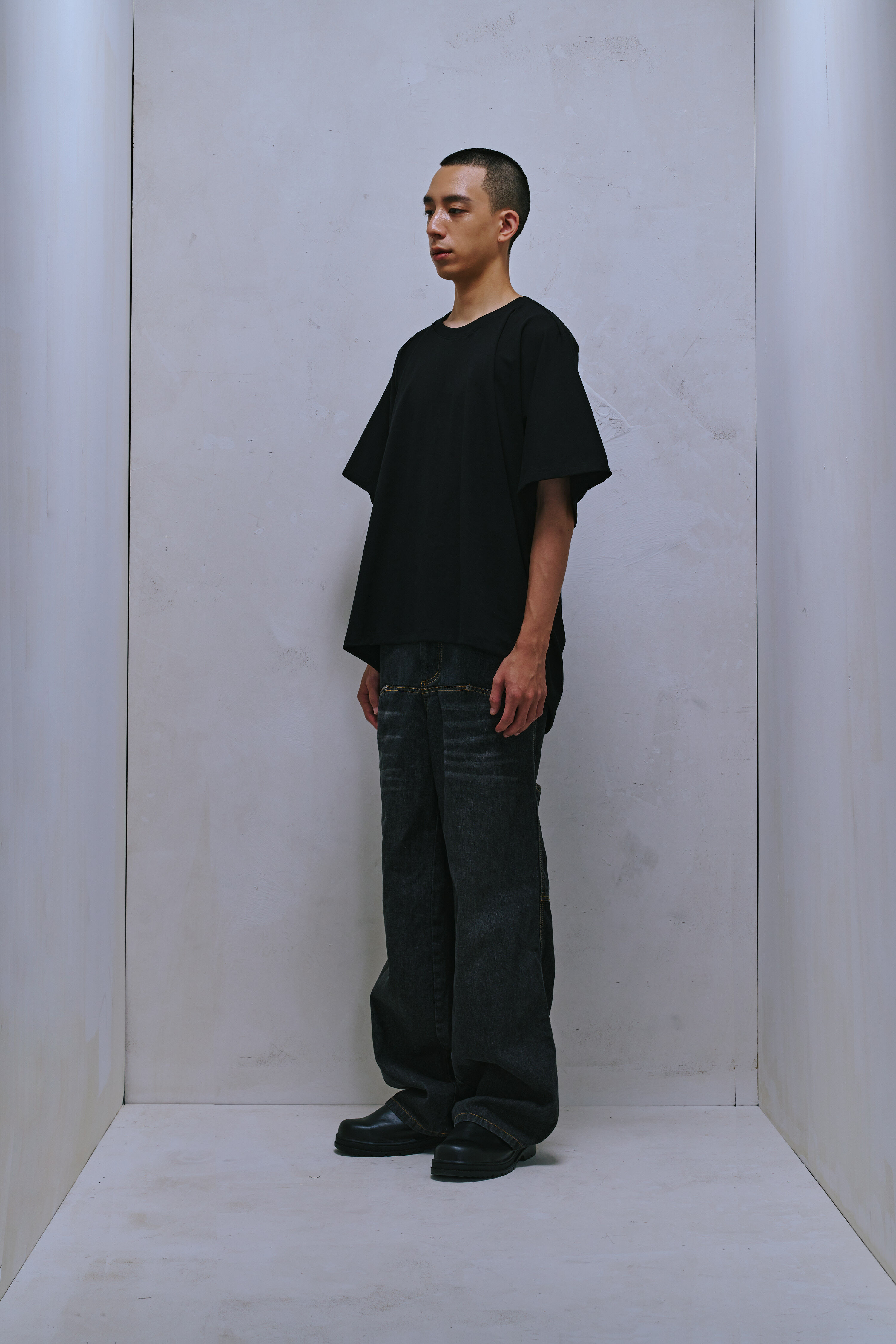 WASHED STRAIGHT-LEG “24/7” JEANS