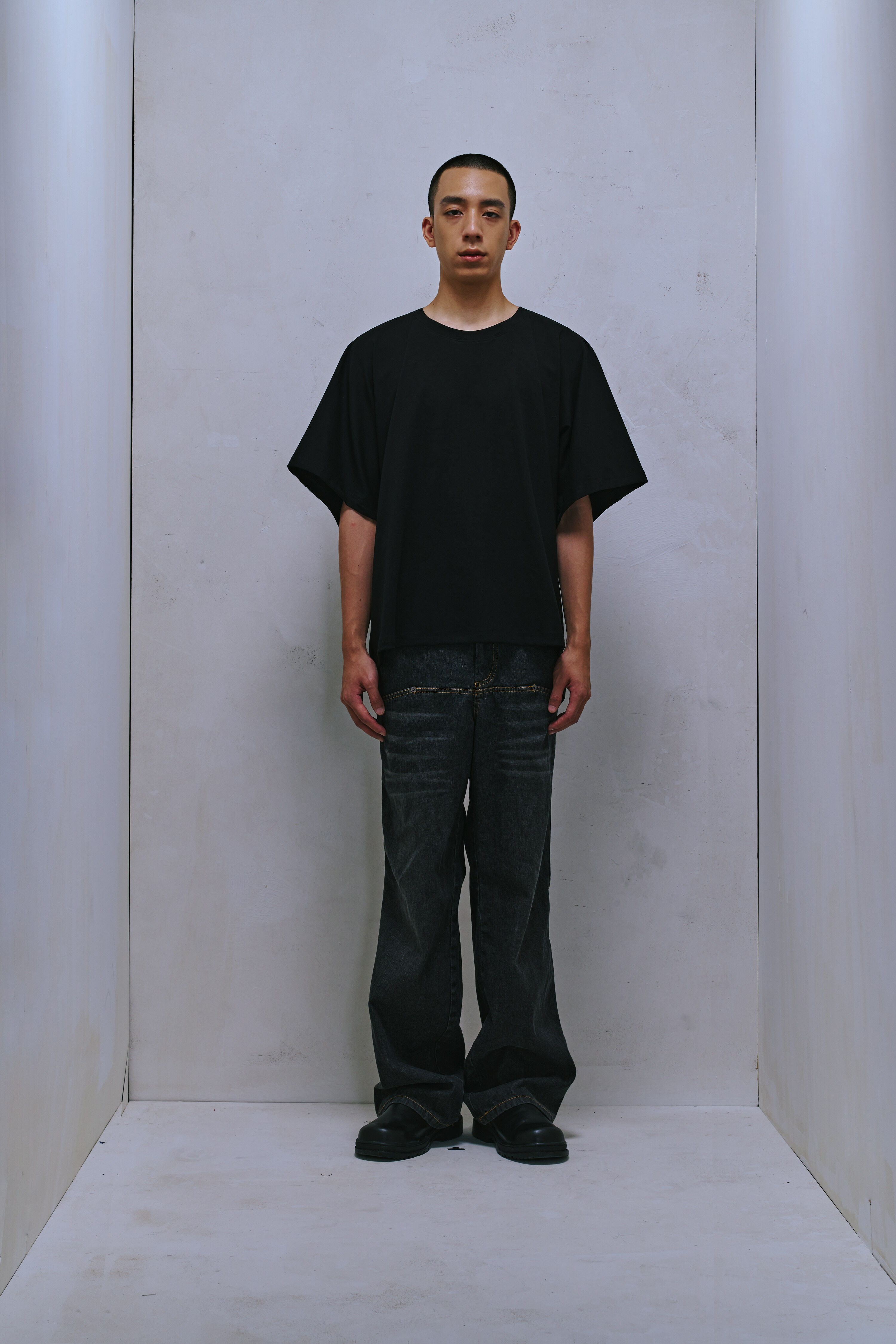 WASHED STRAIGHT-LEG “24/7” JEANS