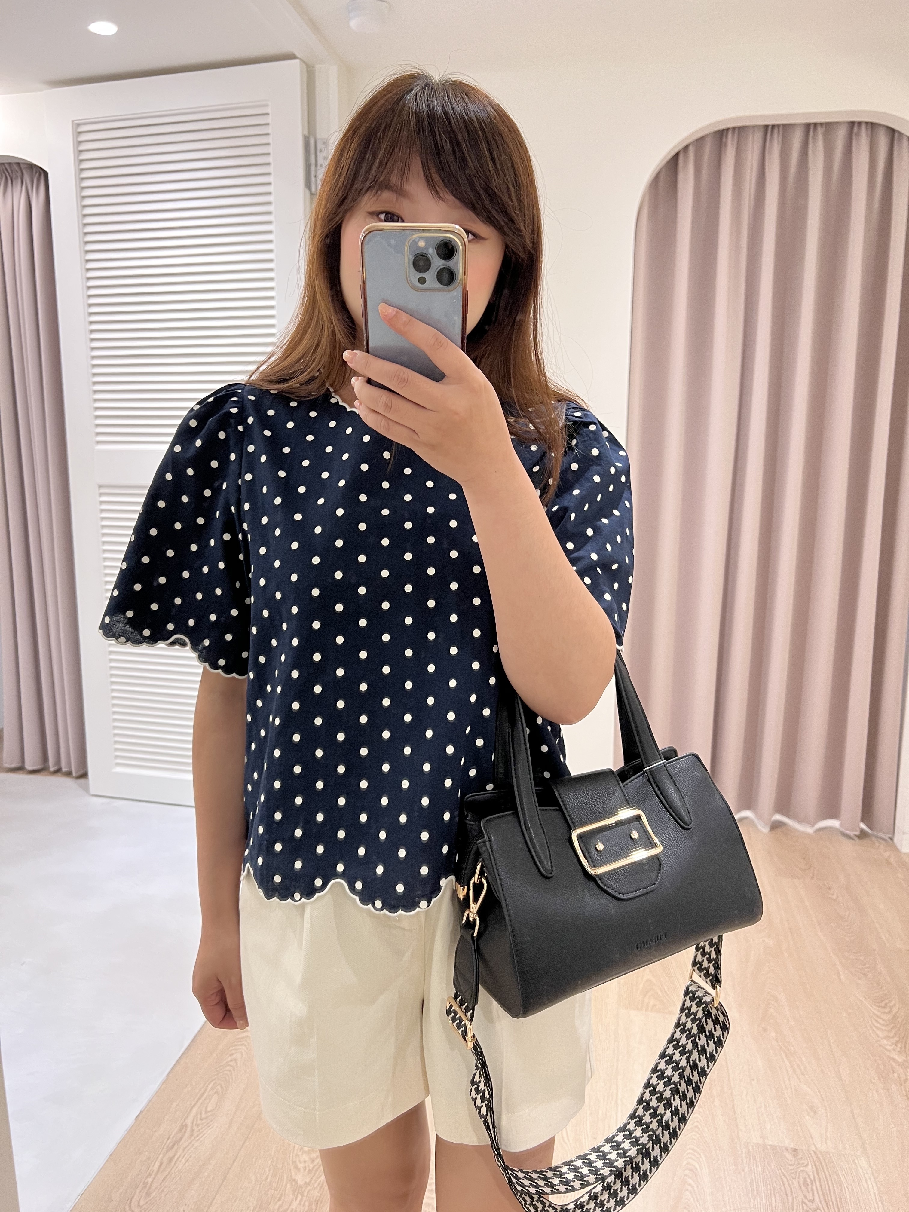 法式典雅波浪邊點點上衣