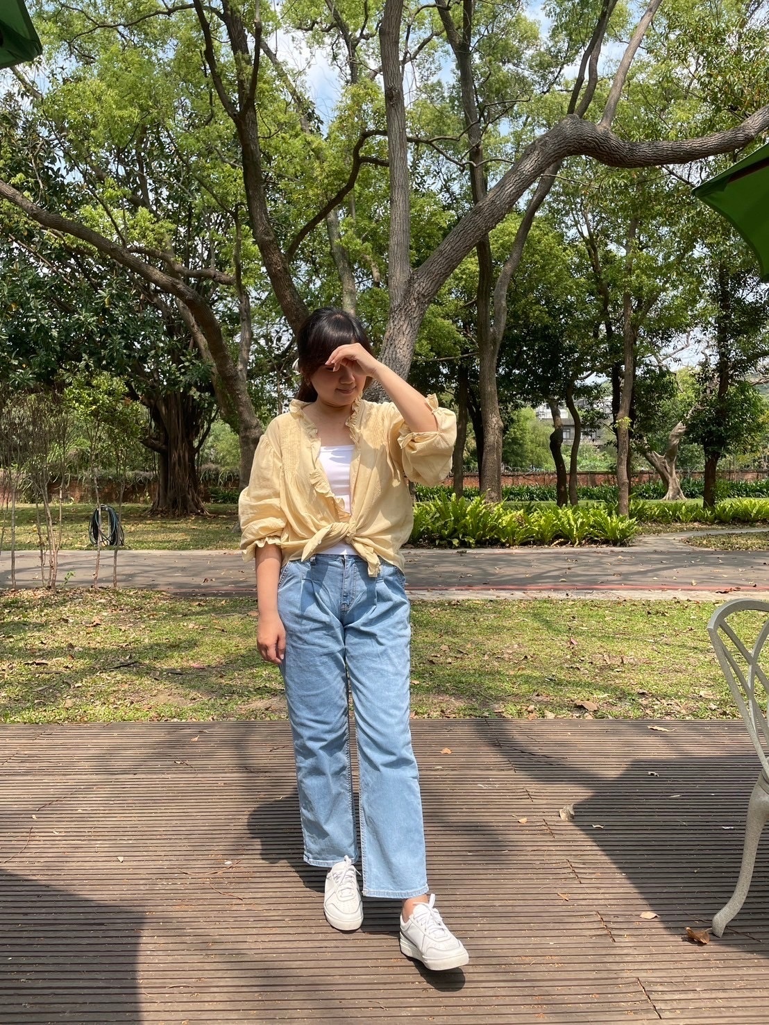 荷葉滾邊壓褶排釦上衣