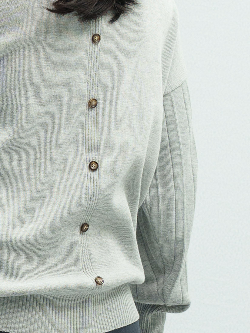 針織上衣裝飾釦設計