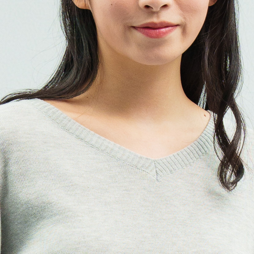 上班族穿搭的V領設計長袖針織上衣