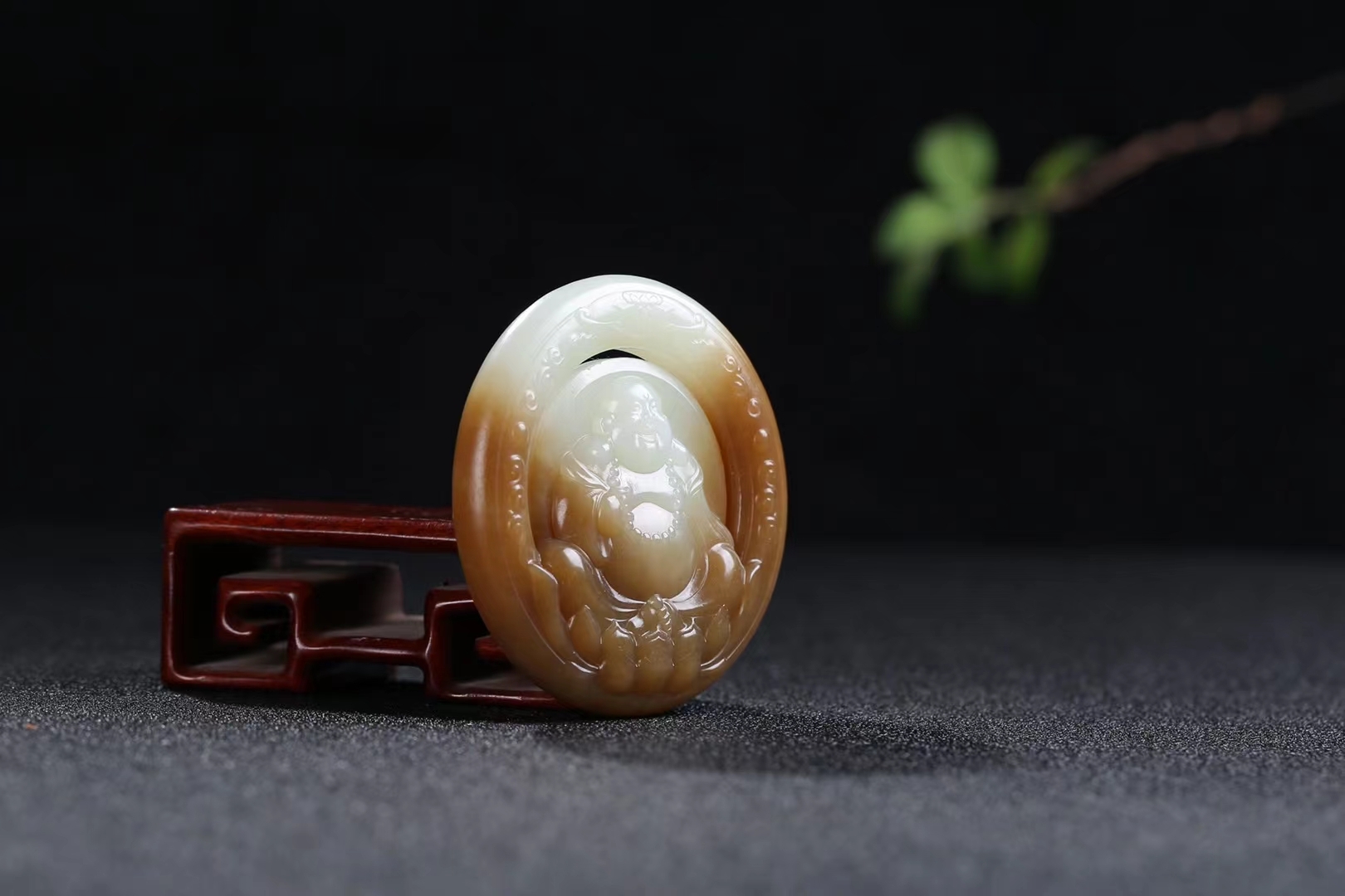 1030131 和田玉佛佑一生掛件 (57mm直徑)