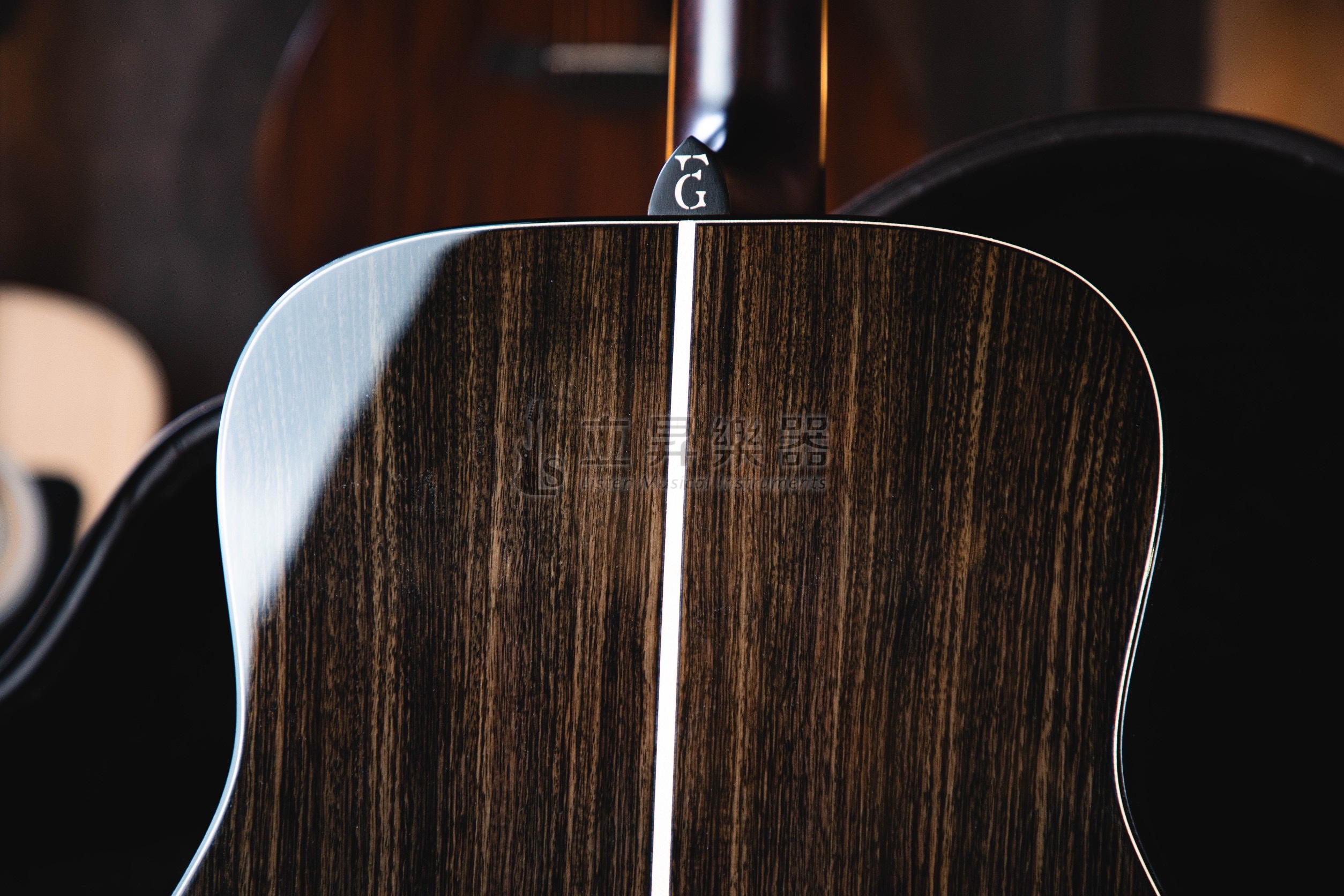 【超高階手工精品】YAMAHA FG9 R 阿迪朗達克雲杉面板 印度玫瑰木側背板 D桶 全單手工木吉他 日廠 附棕色皮革琴盒 現貨供應 第 6 張圖片｜三峽吉他 / Bass