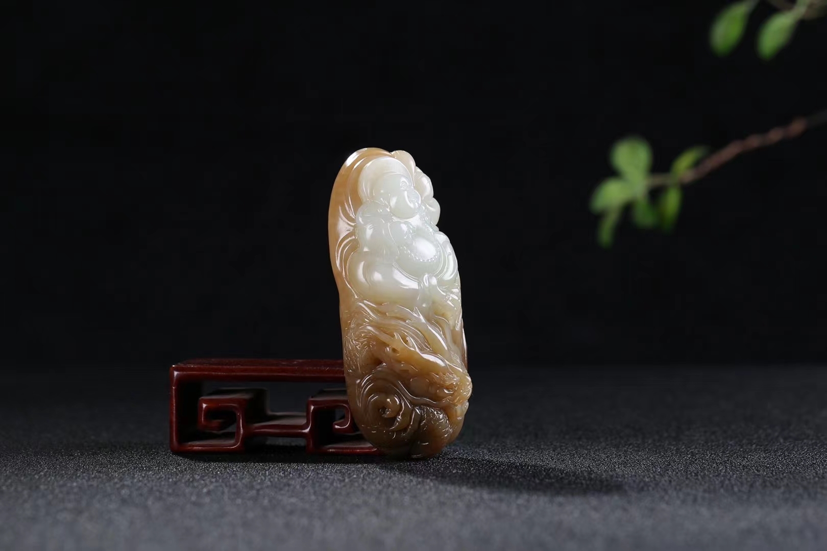 1030133 和田玉有佛相伴手把件