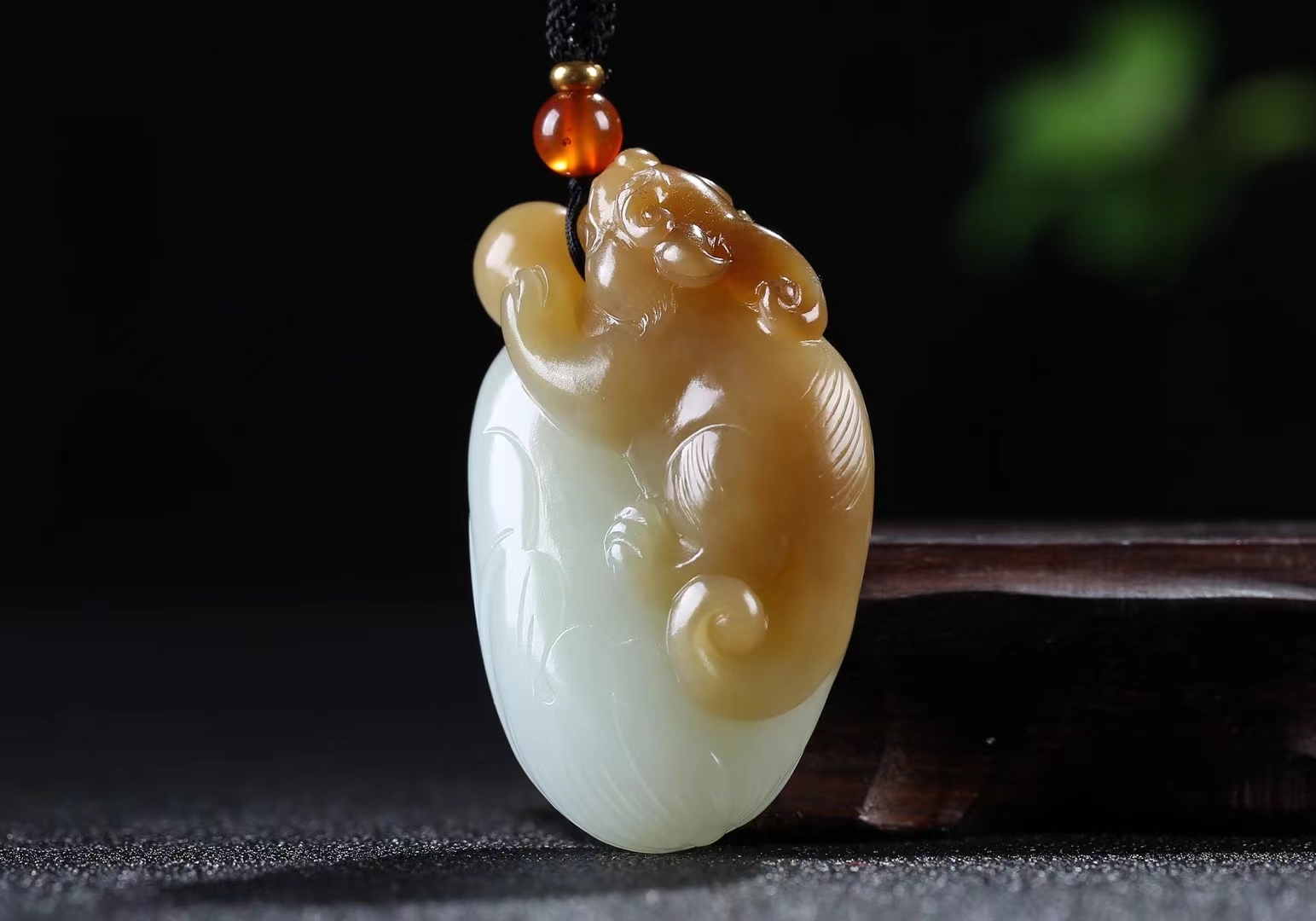 1030137 和田玉糖白玉瑞獸掛件吊墜