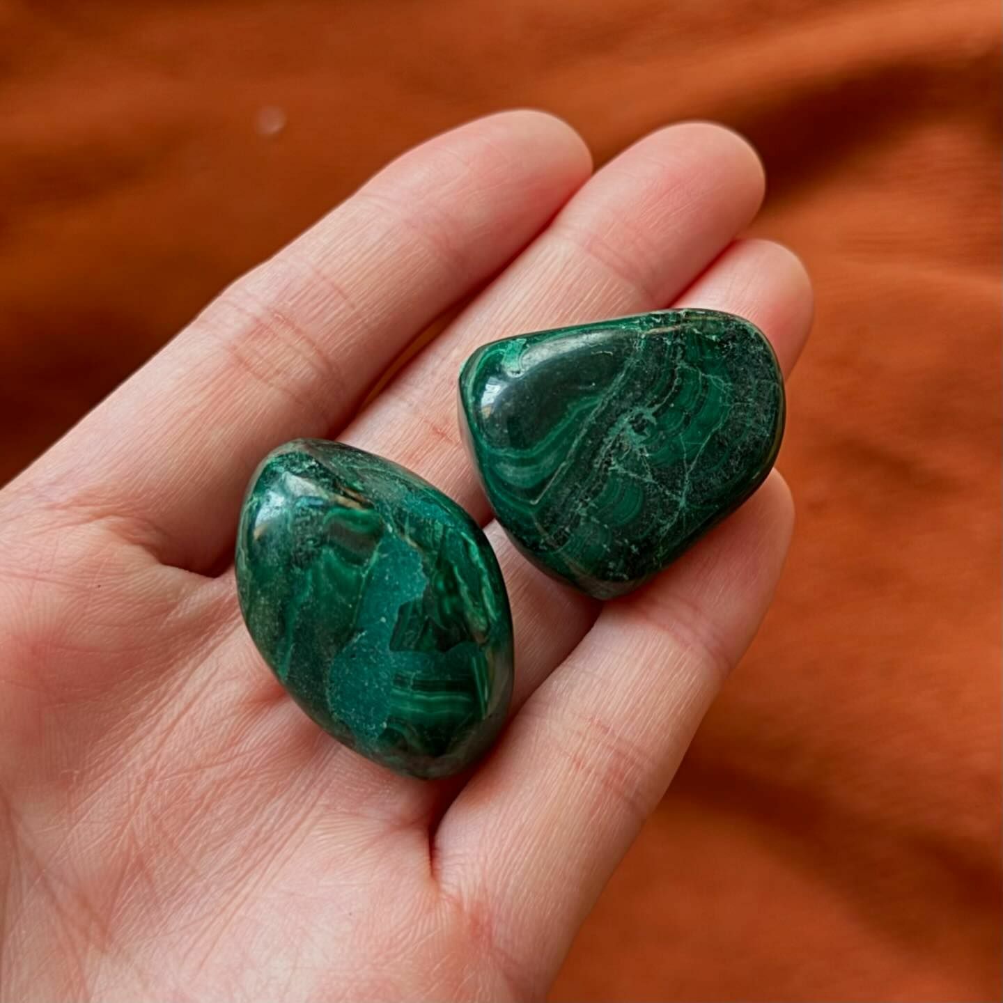 [原石] 孔雀石 水晶滾石