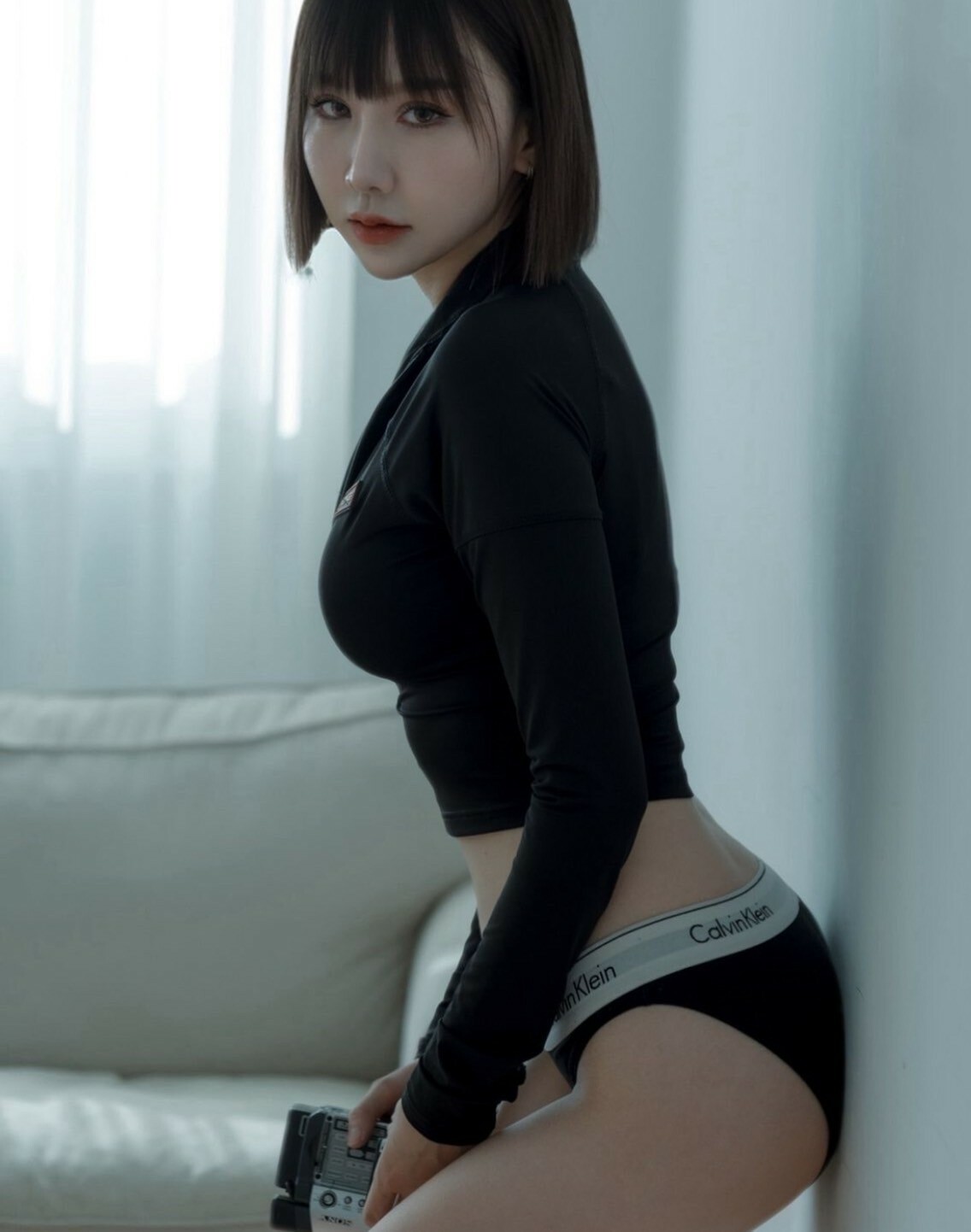 ATONE STUDIO 辣妹款 彈性拉鍊長袖上衣 Stretchy zipper long sleeved top