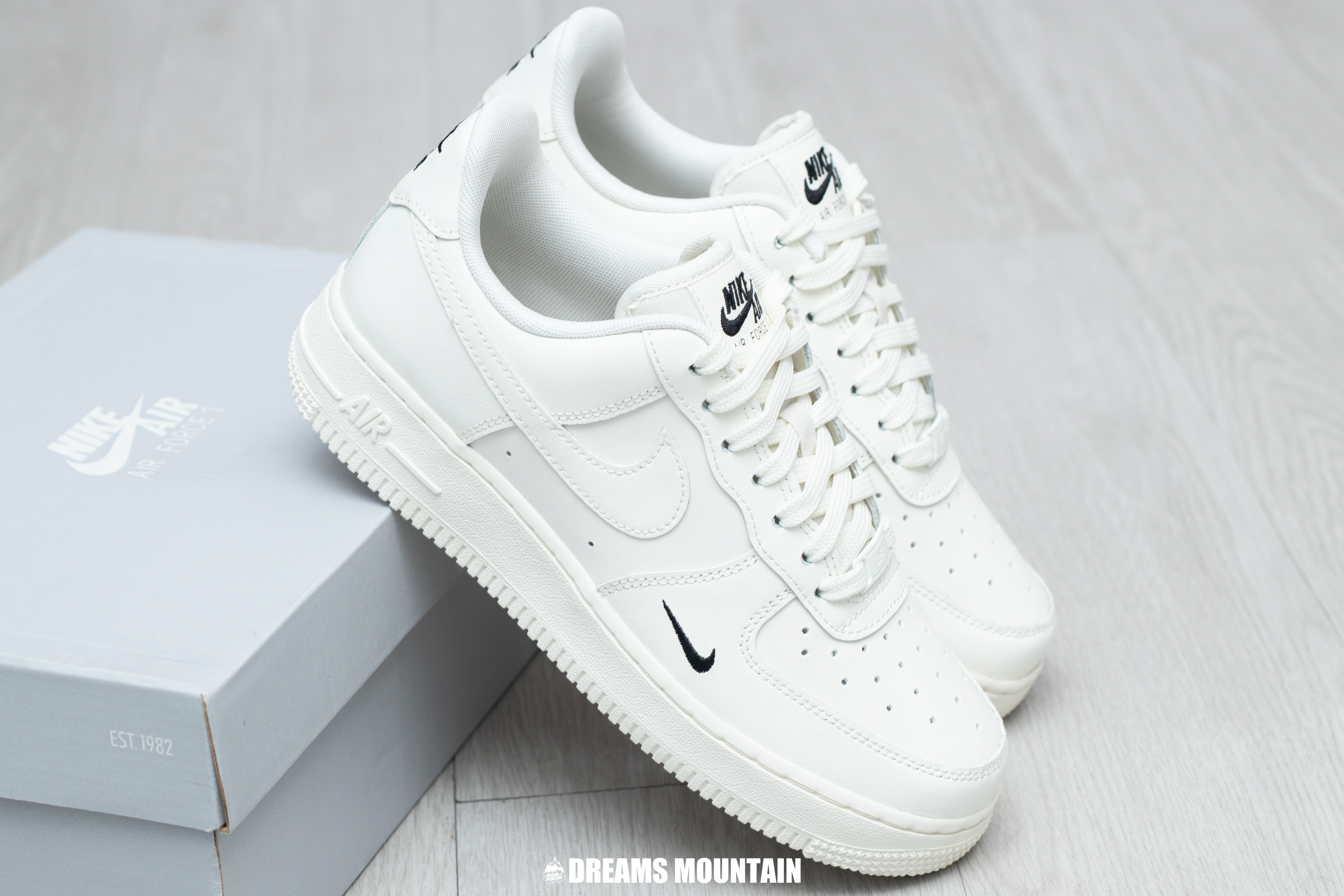 【預訂】Nike Air Force 1 Essential TRK3 奶油白小黑勾-WOMEN