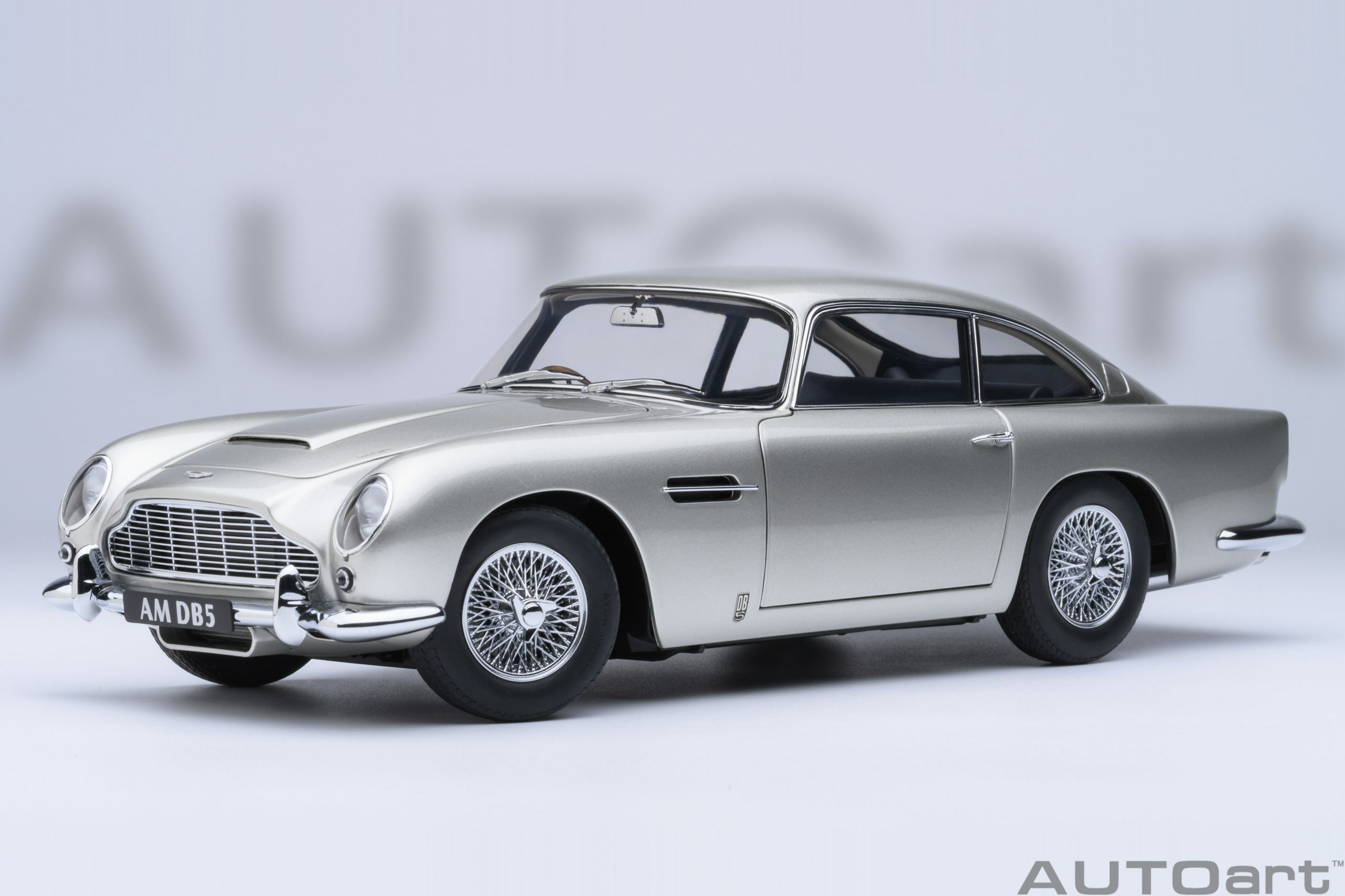 1/18 AUTOART Aston Martin DB5 (Birch Silver) (70287)