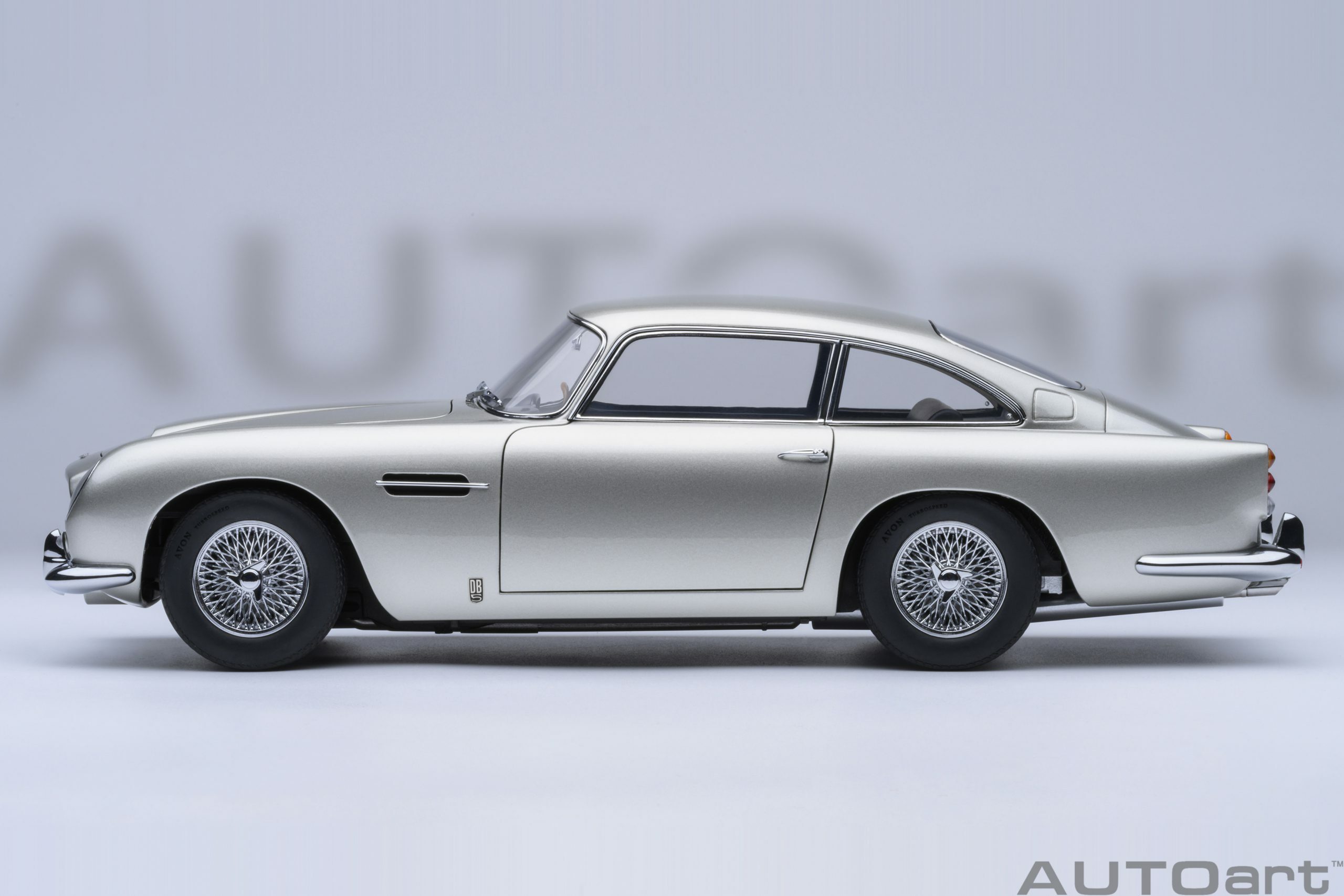 1/18 AUTOART Aston Martin DB5 (Birch Silver) (70287)