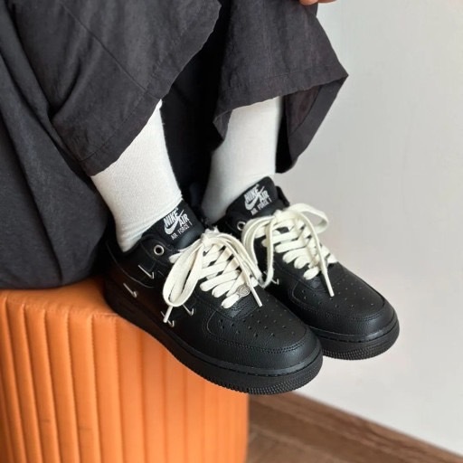 【Luxury】限量搶購 Nike Air Force 1  黑武士小銀鉤 女款  銀色勾勾 銀勾 小金勾 af 空運一號 全黑球鞋