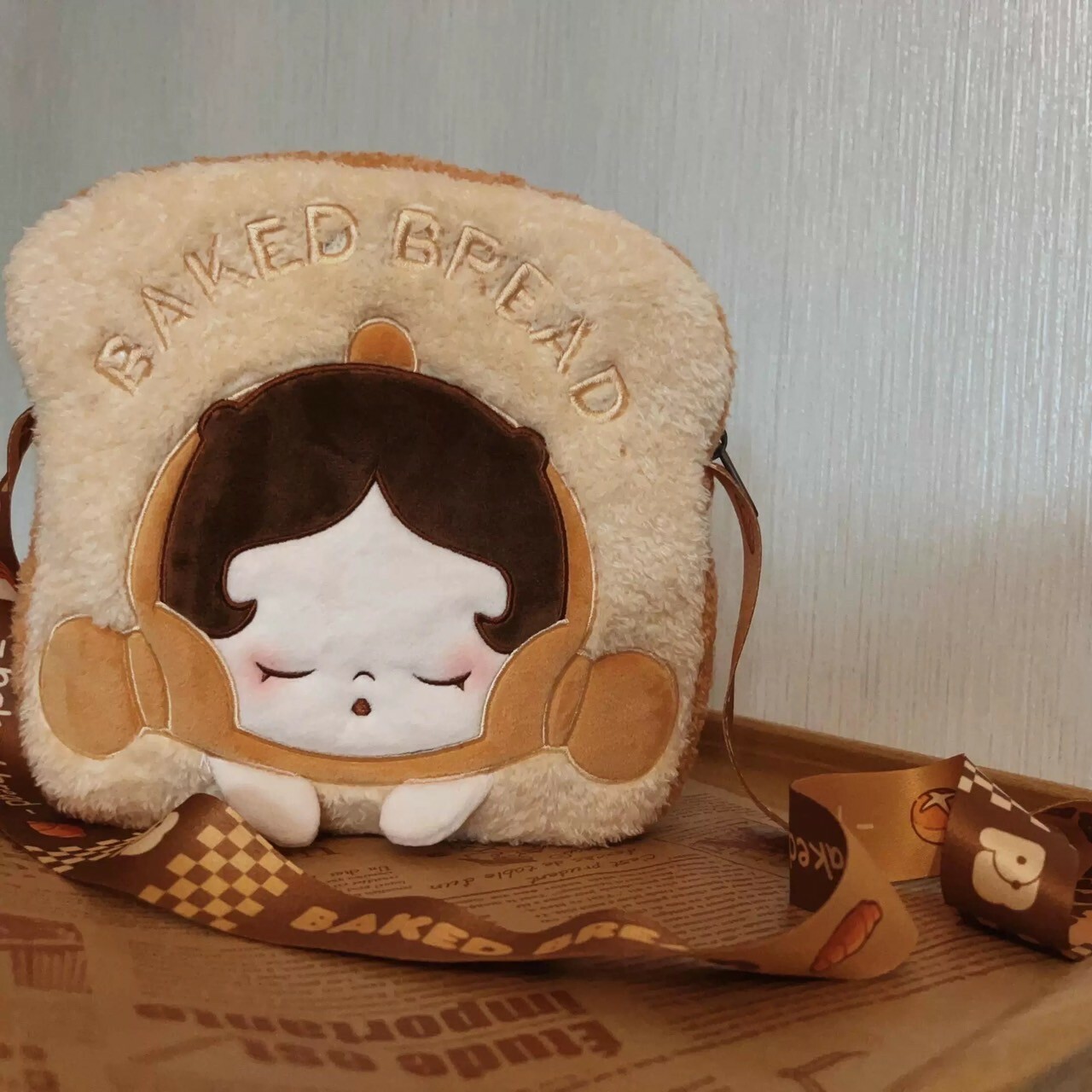 POP MART 泡泡瑪特 泡泡萌粒烤麵包系列 SKULLPANDA 吐司造型 絨毛 斜背小包 -泡泡瑪特城市樂園
