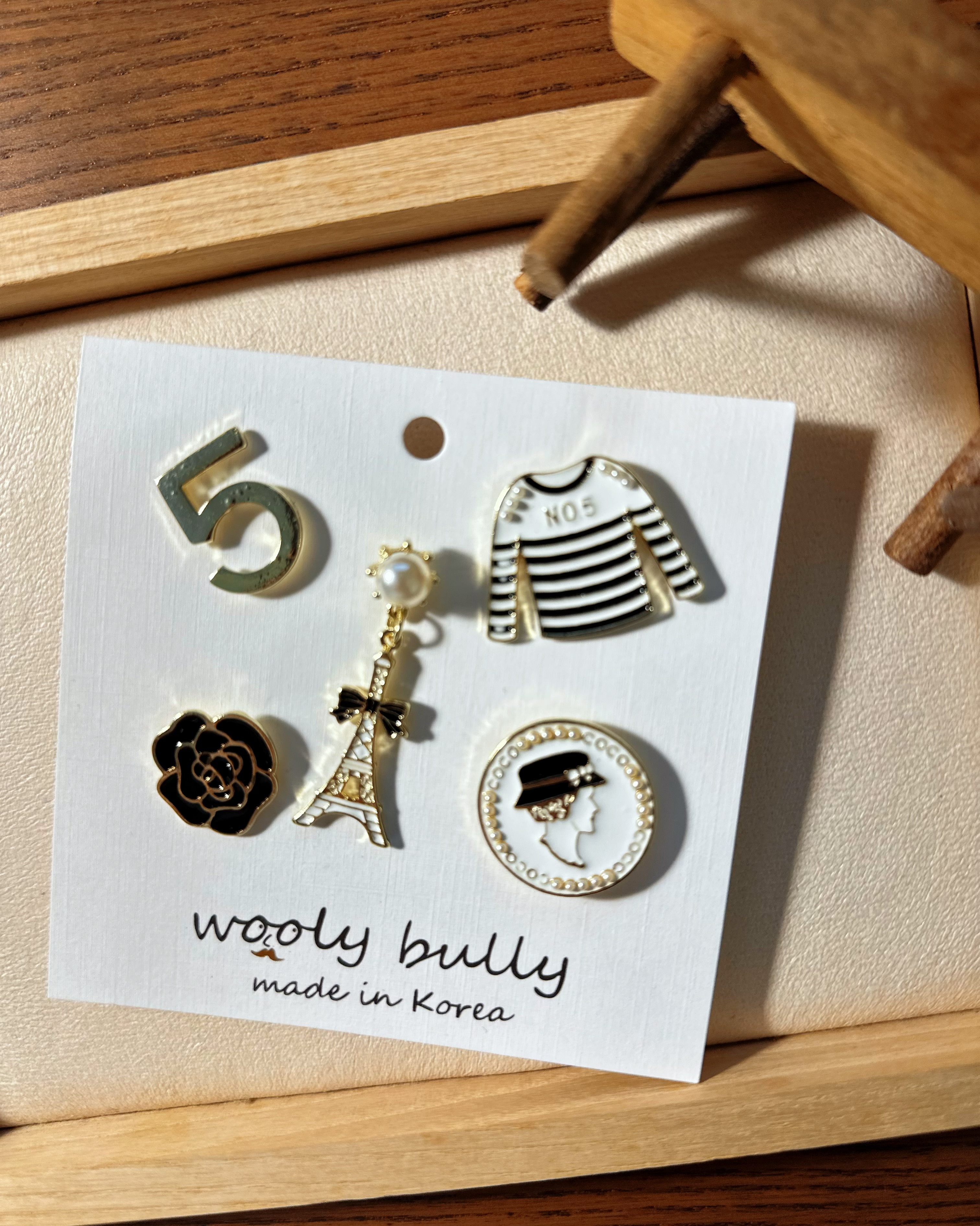 【質感衣服鐵塔別針5件組】( 現貨 )