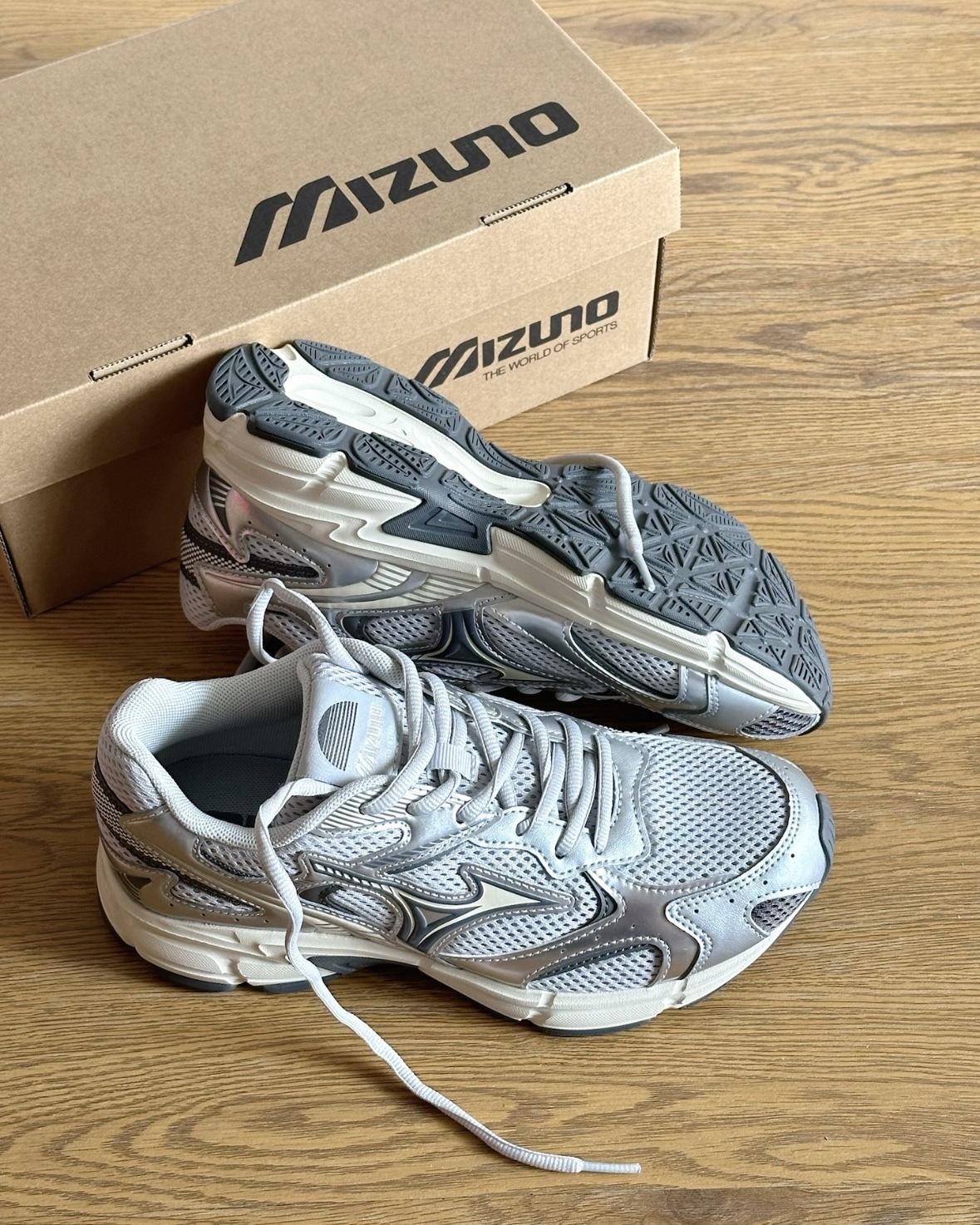 Mizuno Cyclone Speed 2k 慢跑鞋老爹鞋網布異材質拼接奶油底銀灰