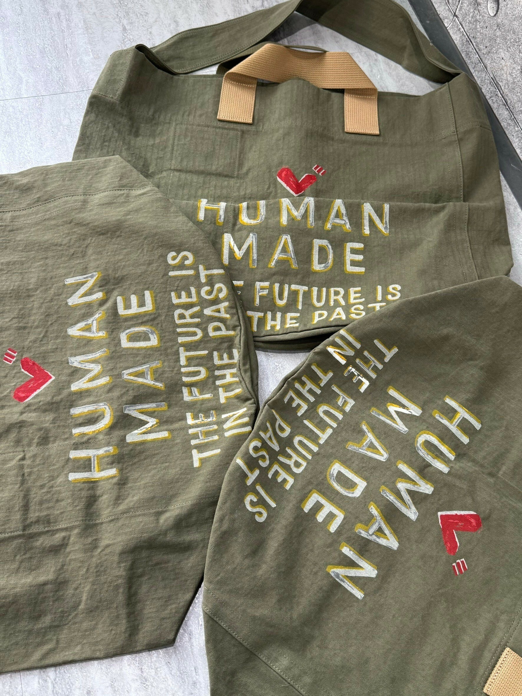 HUMAN MADE 塗鴉軍布水桶包 軍綠色