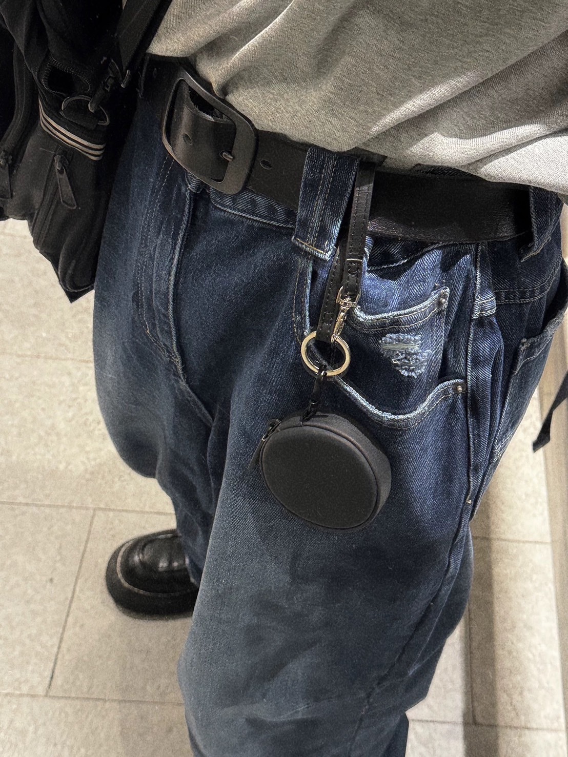 Aurocean 水洗深藍做舊磨損寬鬆牛仔褲