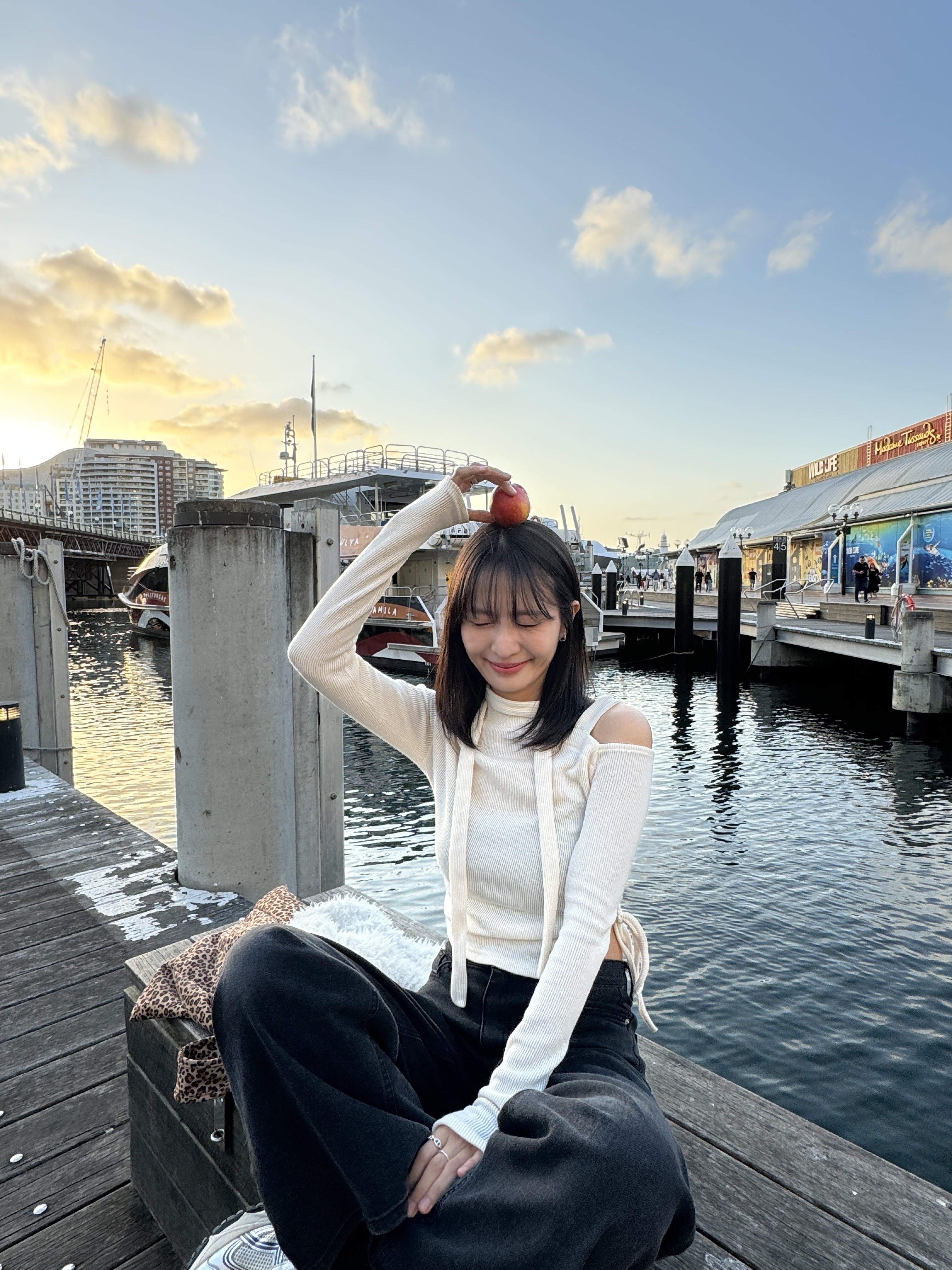 (淺灰現貨) 掛頸小露膊抽繩直紋上衣 T1105 (淺灰)