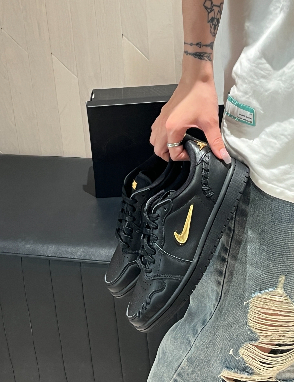 Nike Air Jordan 1 Low OG 黑金色 小金勾 黑色 皮革 編織 女款 FN5032-007/預購