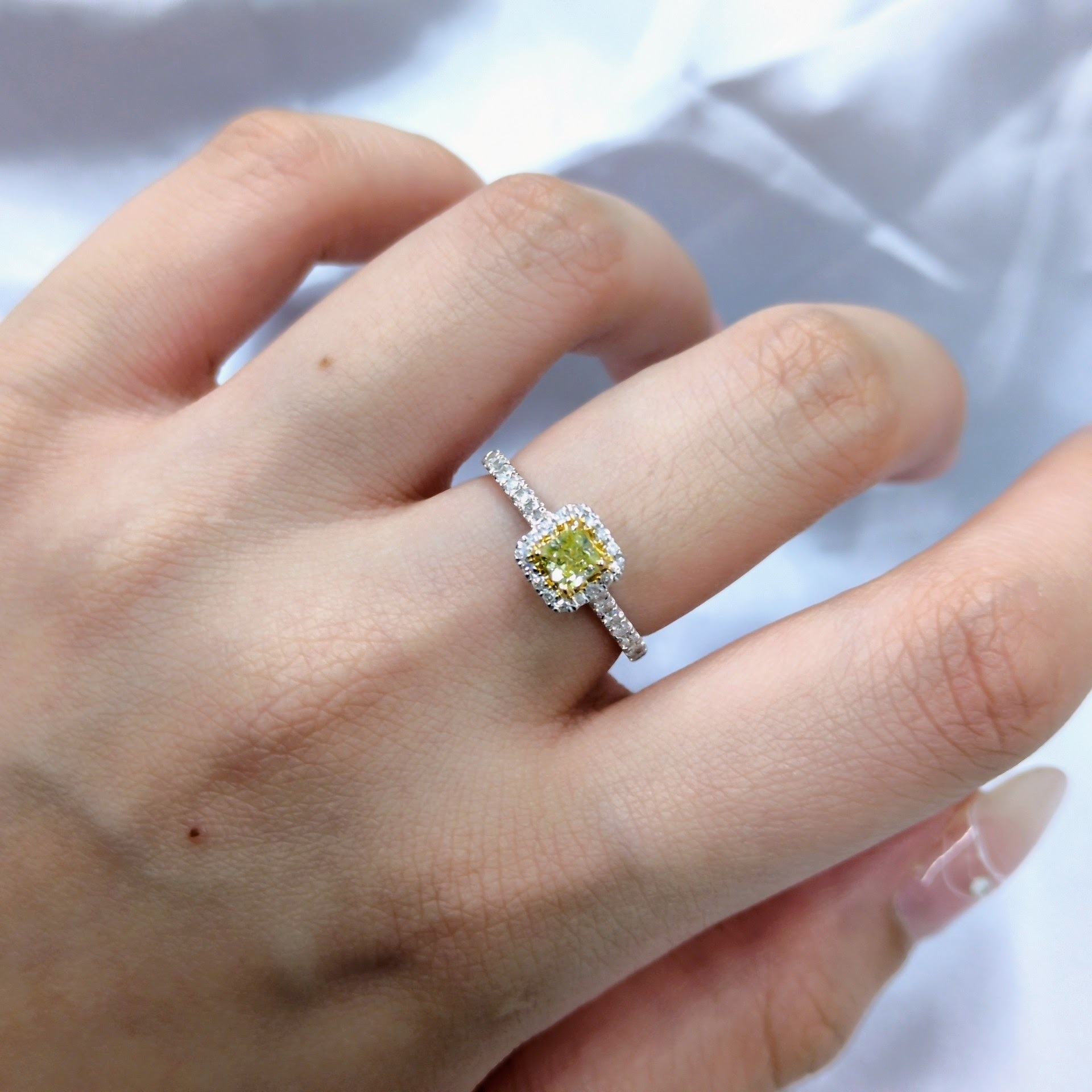 18K Gold 0.56ct Fancy Yellow Princess Cut Diamond Ring