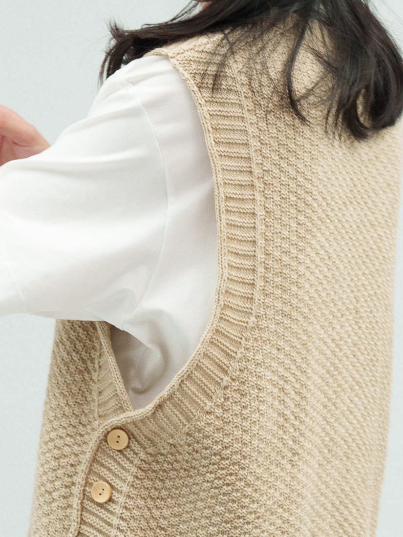 寬版針織背心掛肩收針設計