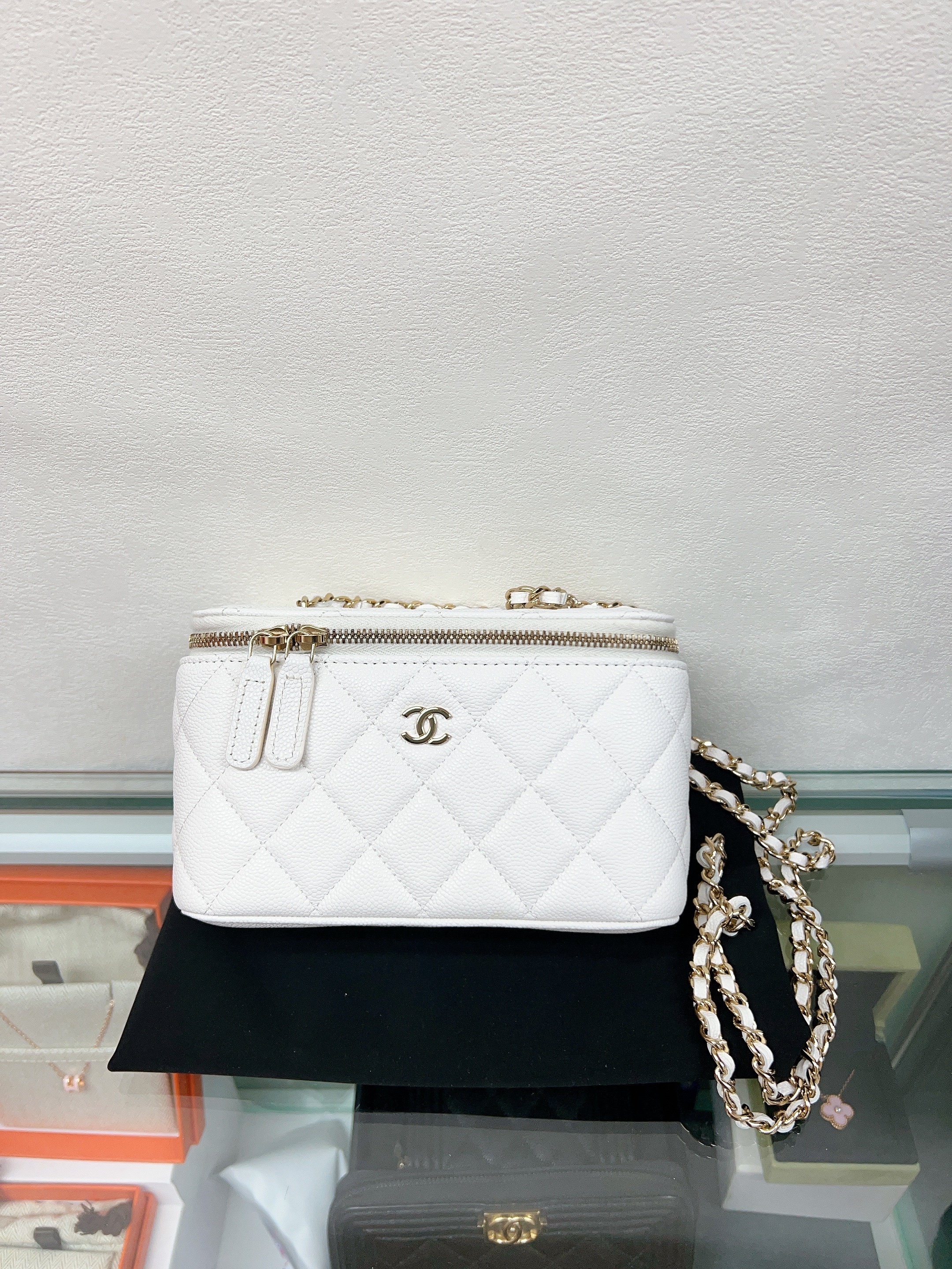 Chanel vanity (white caviar GHW)