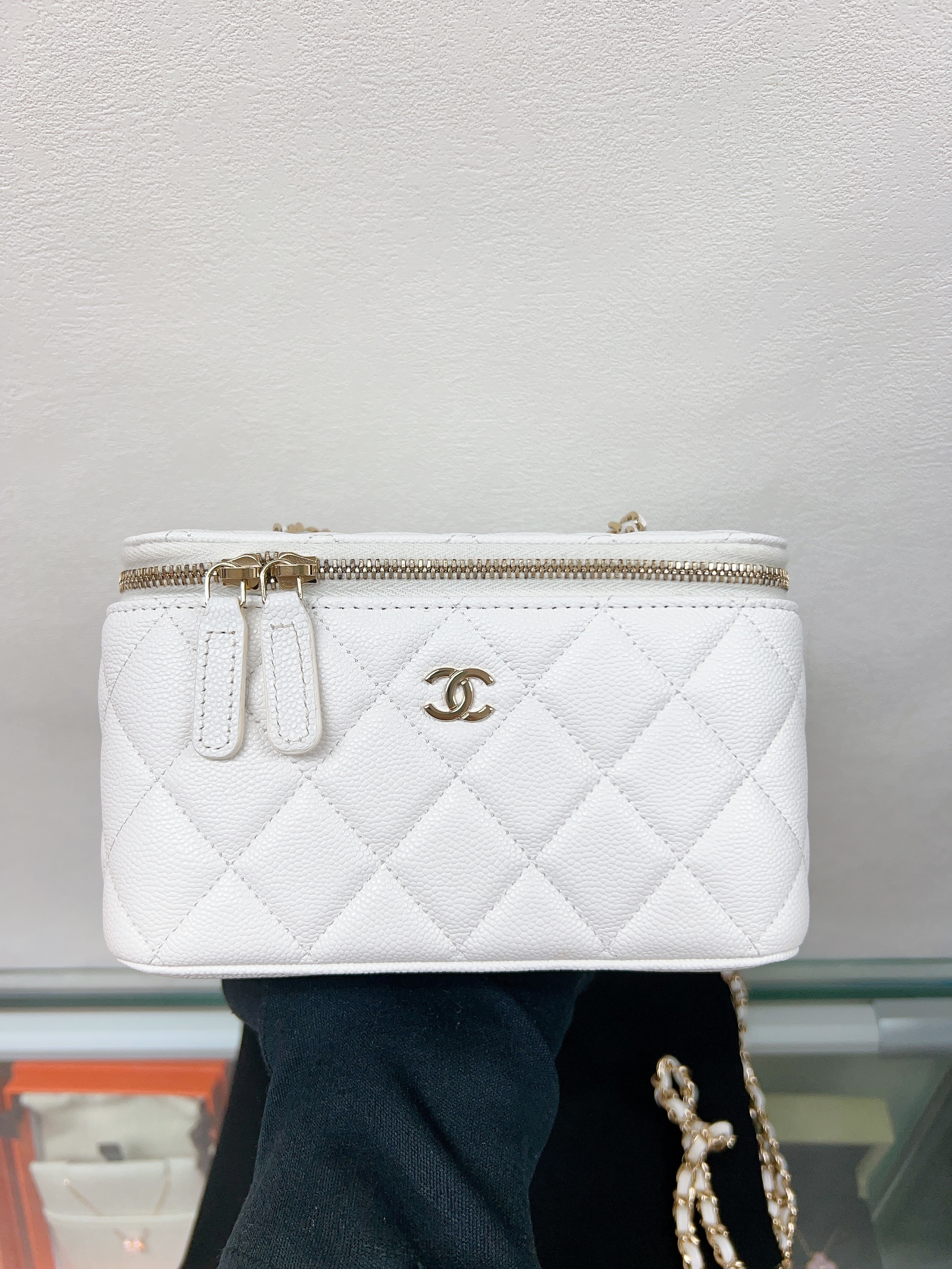 Chanel vanity (white caviar GHW)