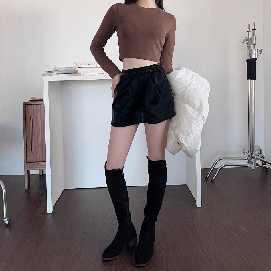 【霧面百搭皮褲】鬆緊腰口袋皮短褲-2色 (現貨)