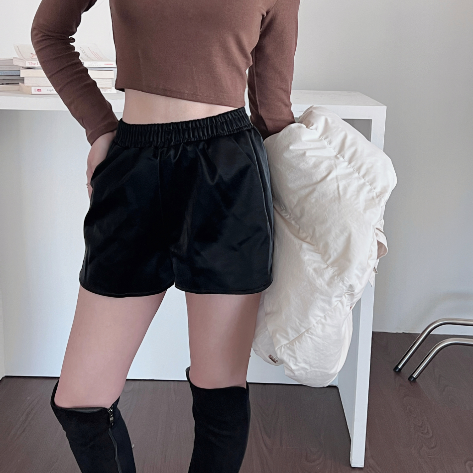 【霧面百搭皮褲】鬆緊腰口袋皮短褲-2色 (現貨)