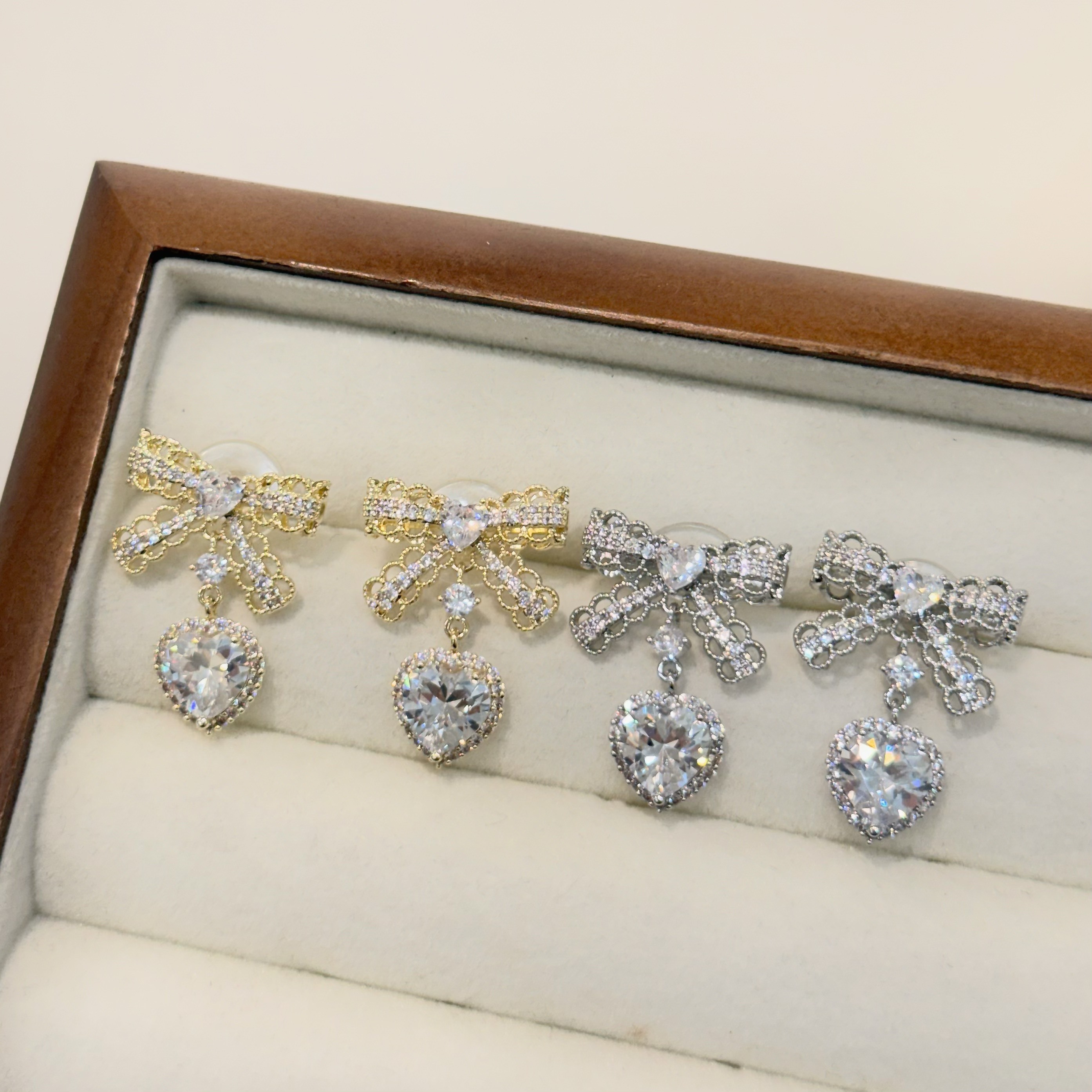 蕾絲蝴蝶結愛心鑽垂吊