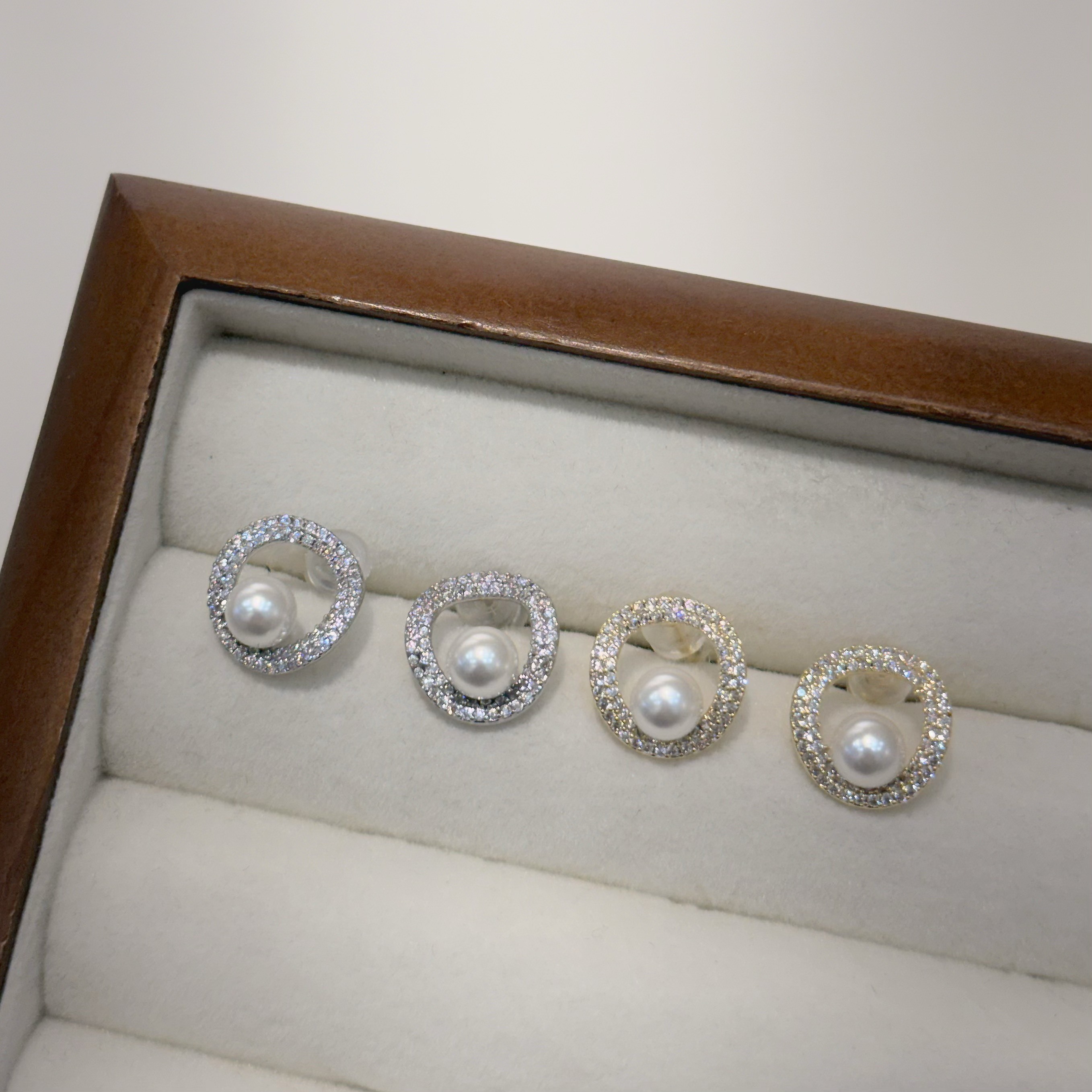 滿鑽圈珍珠耳針