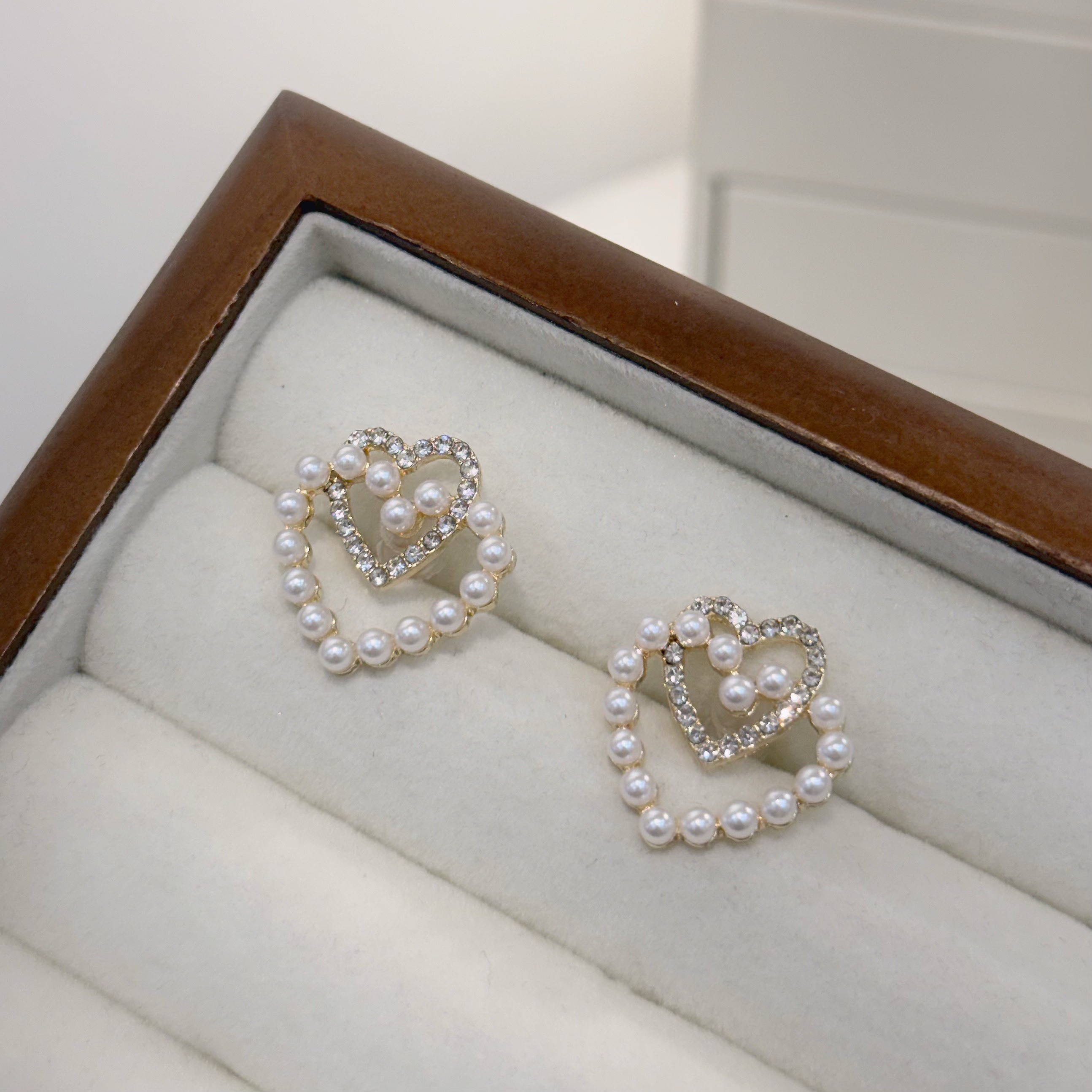 排鑽珍珠雙愛心耳針