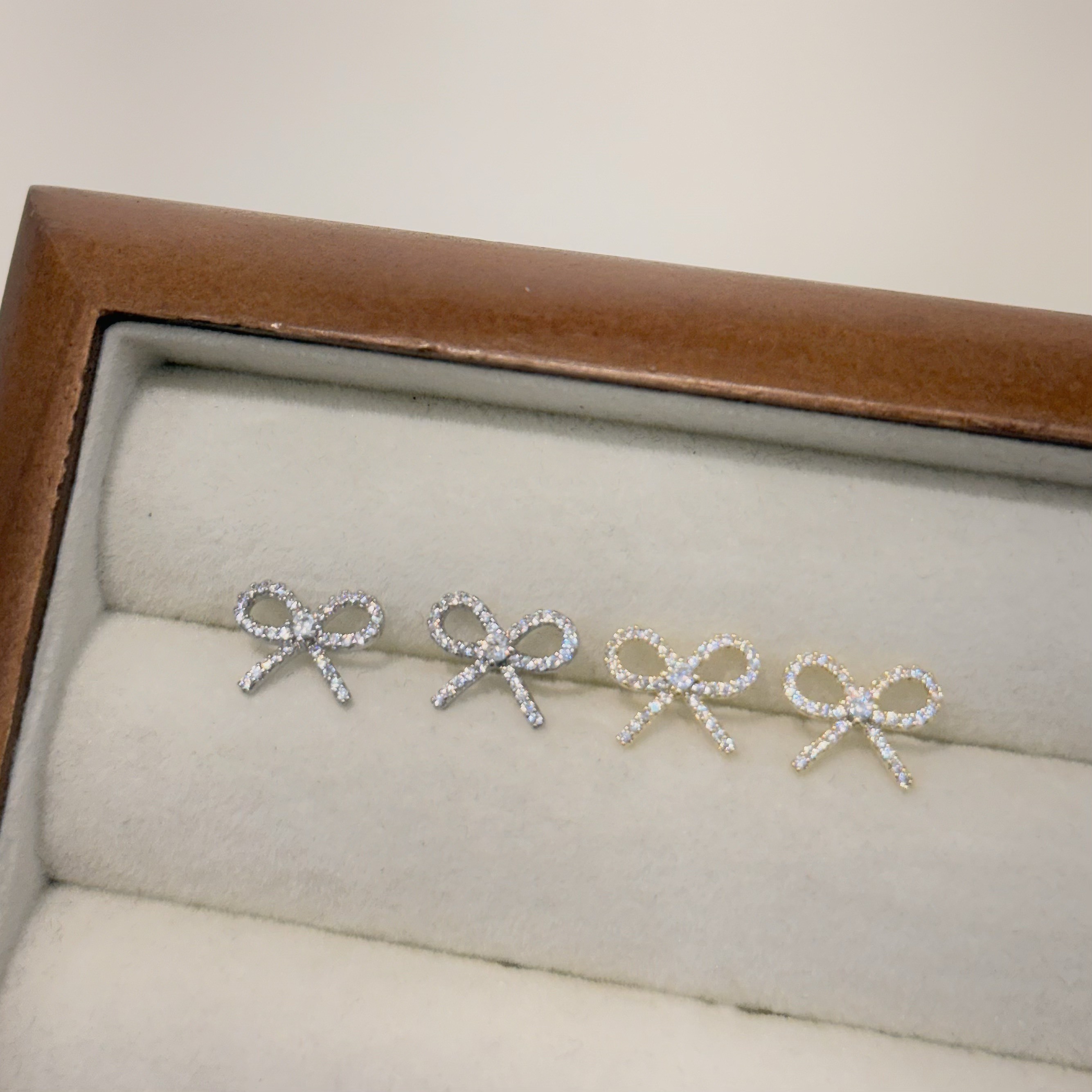 滿鑽蝴蝶結耳針