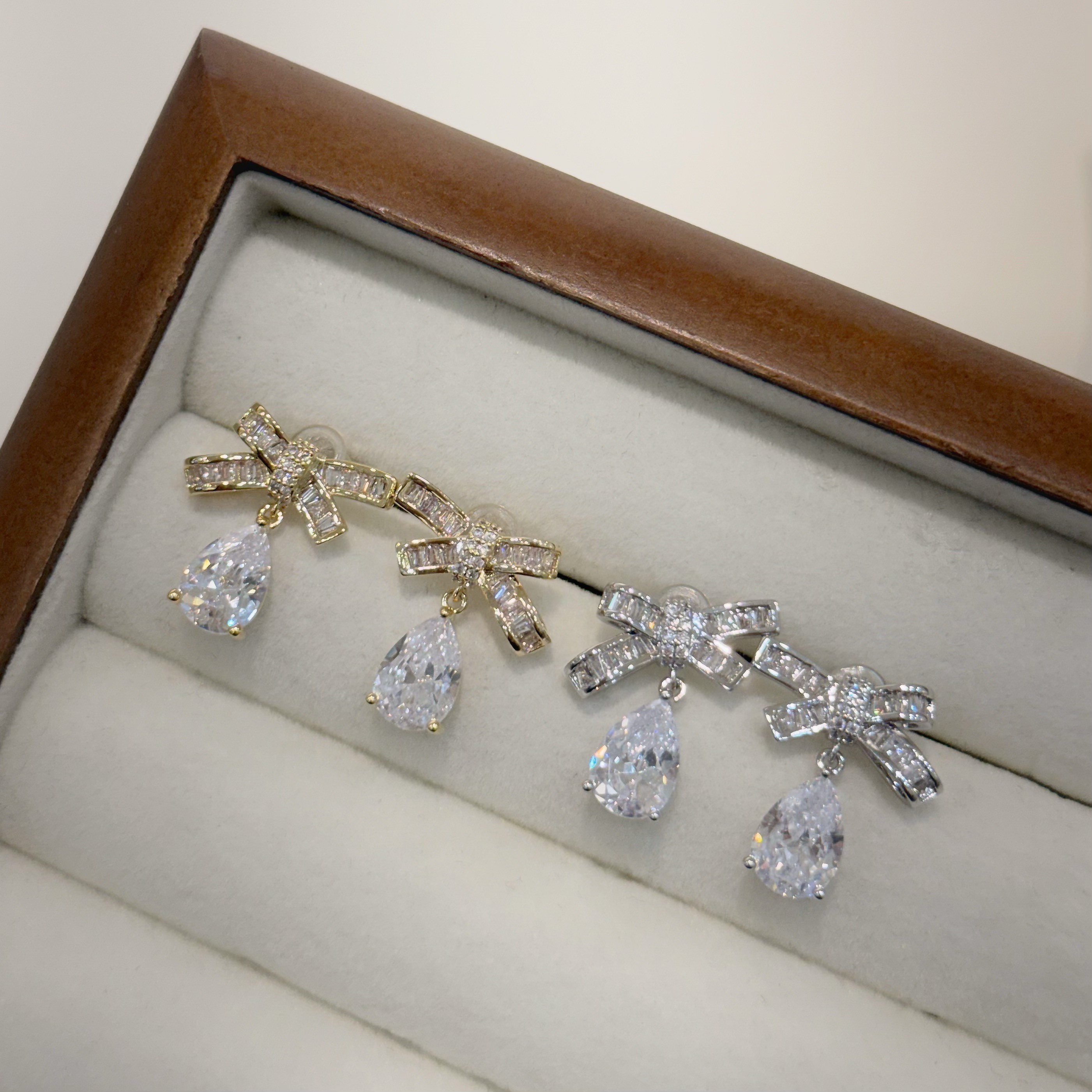 鋯石蝴蝶結水滴鑽垂吊