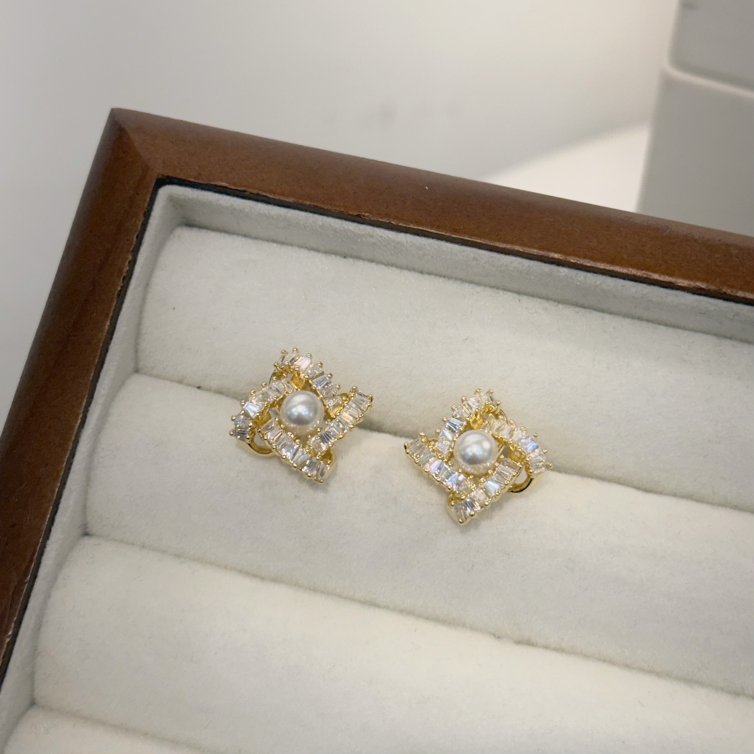 鋯石方塊珍珠耳針