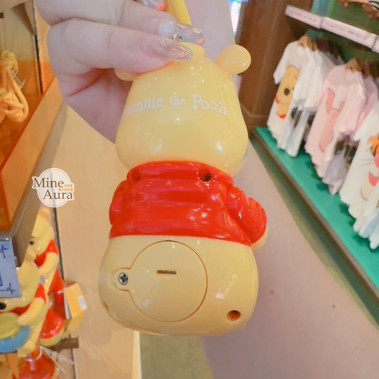 小熊維尼 Winnie the Pooh 坐姿 抱蜂蜜罐 造型 發光 掛脖 項鍊 -香港迪士尼樂園