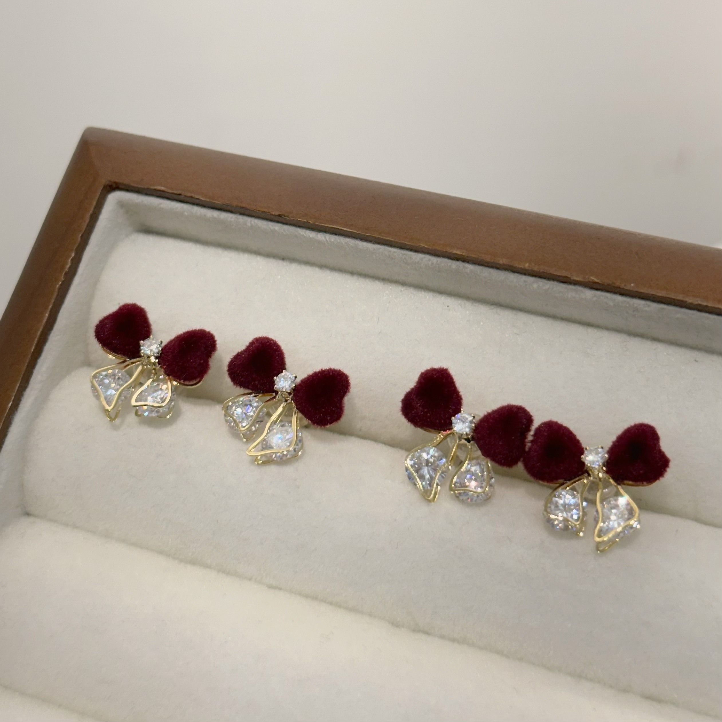 絨布鋯石蝴蝶結耳針