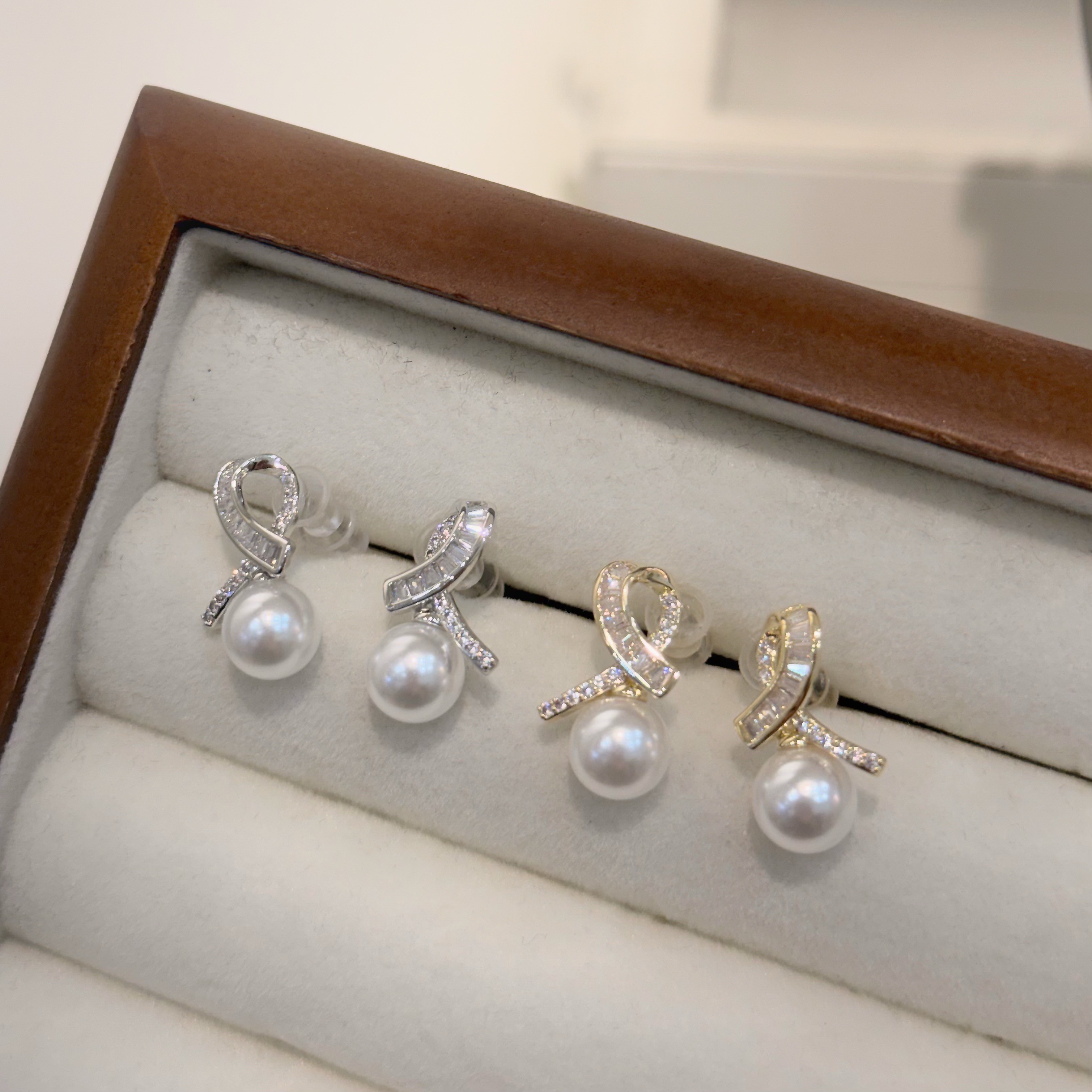 鋯石排鑽交叉珍珠耳針