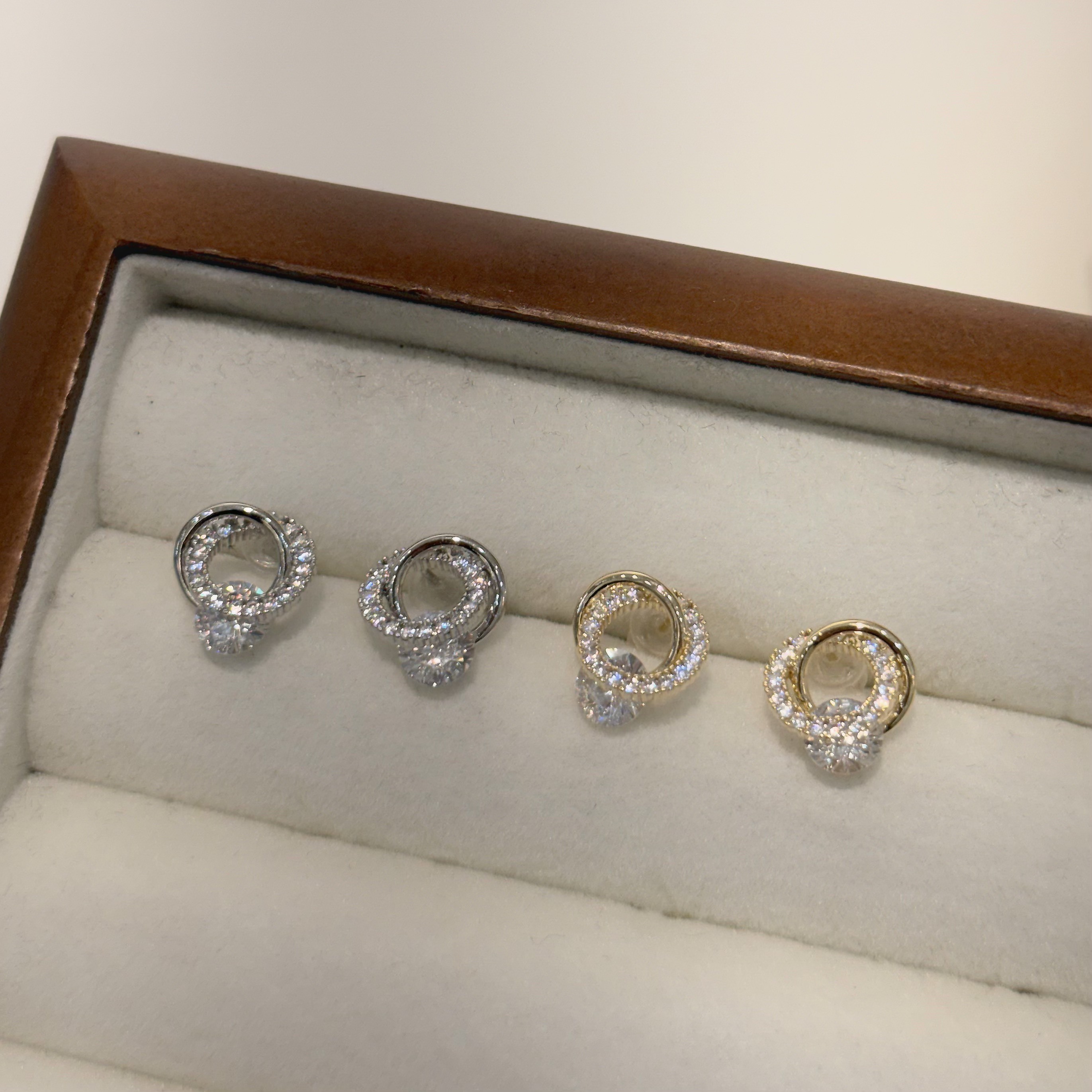 排鑽圓圈交叉夾鑽耳針