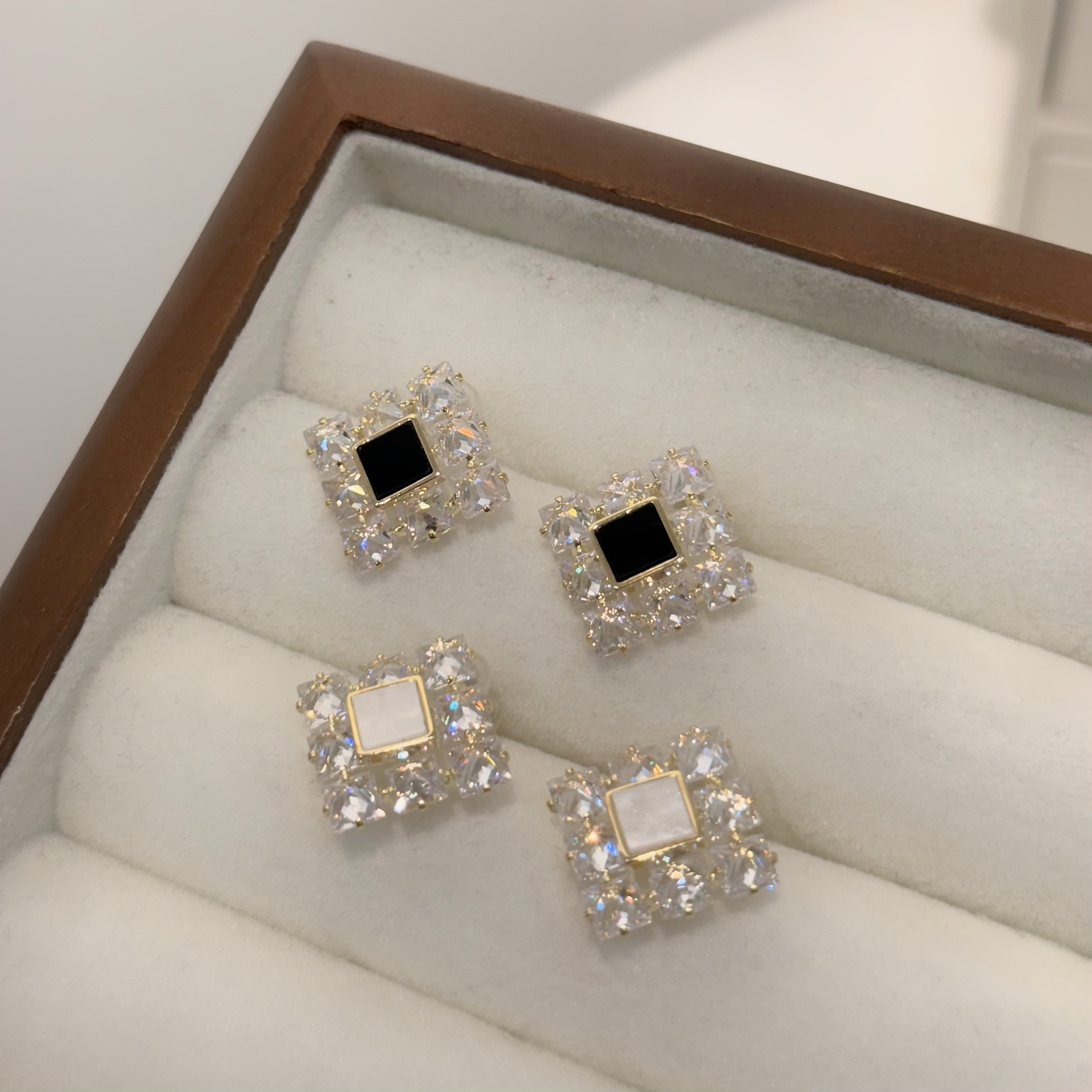 貝殼鋯石方塊耳針