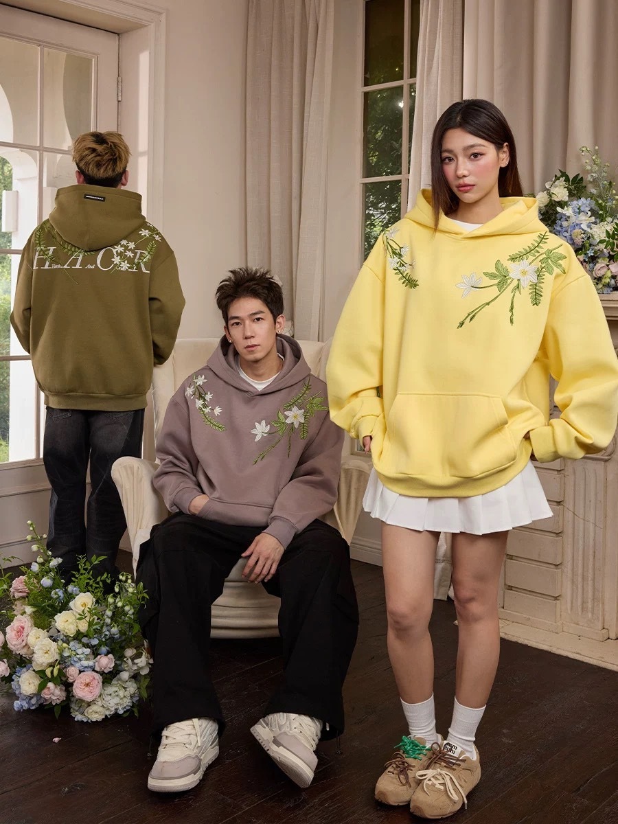 Harsh and Cruel 花卉花環刺繡文字帽T HL243030224