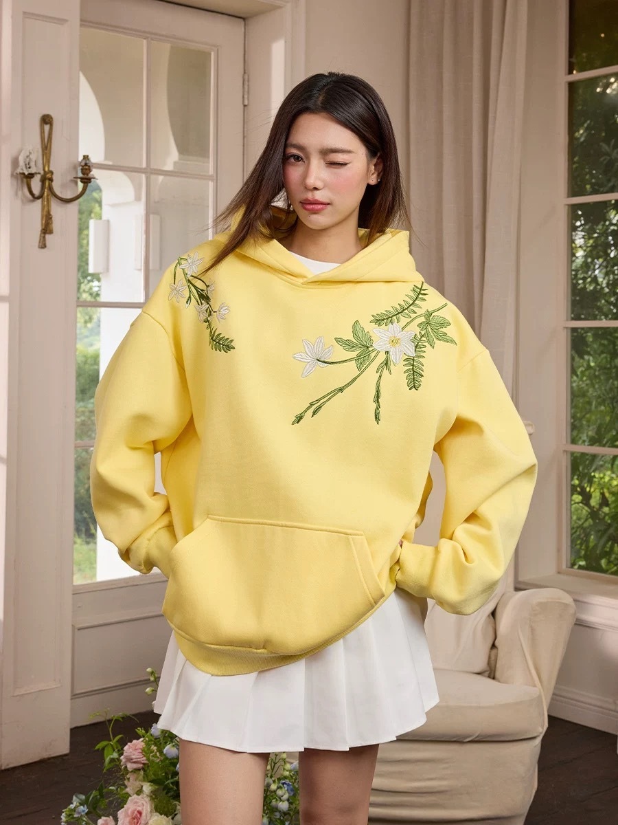 Harsh and Cruel 花卉花環刺繡文字帽T HL243030224