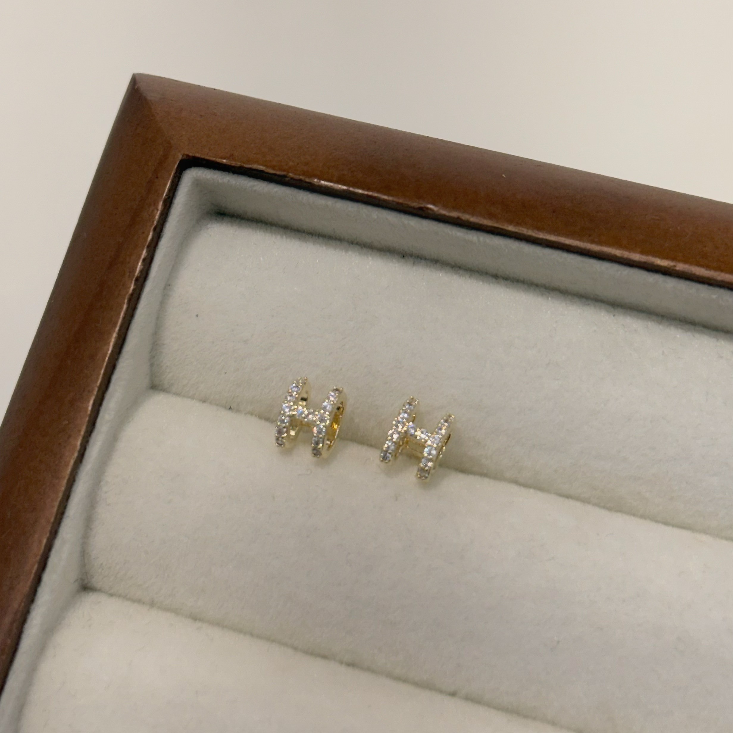 排鑽立體字母H耳針