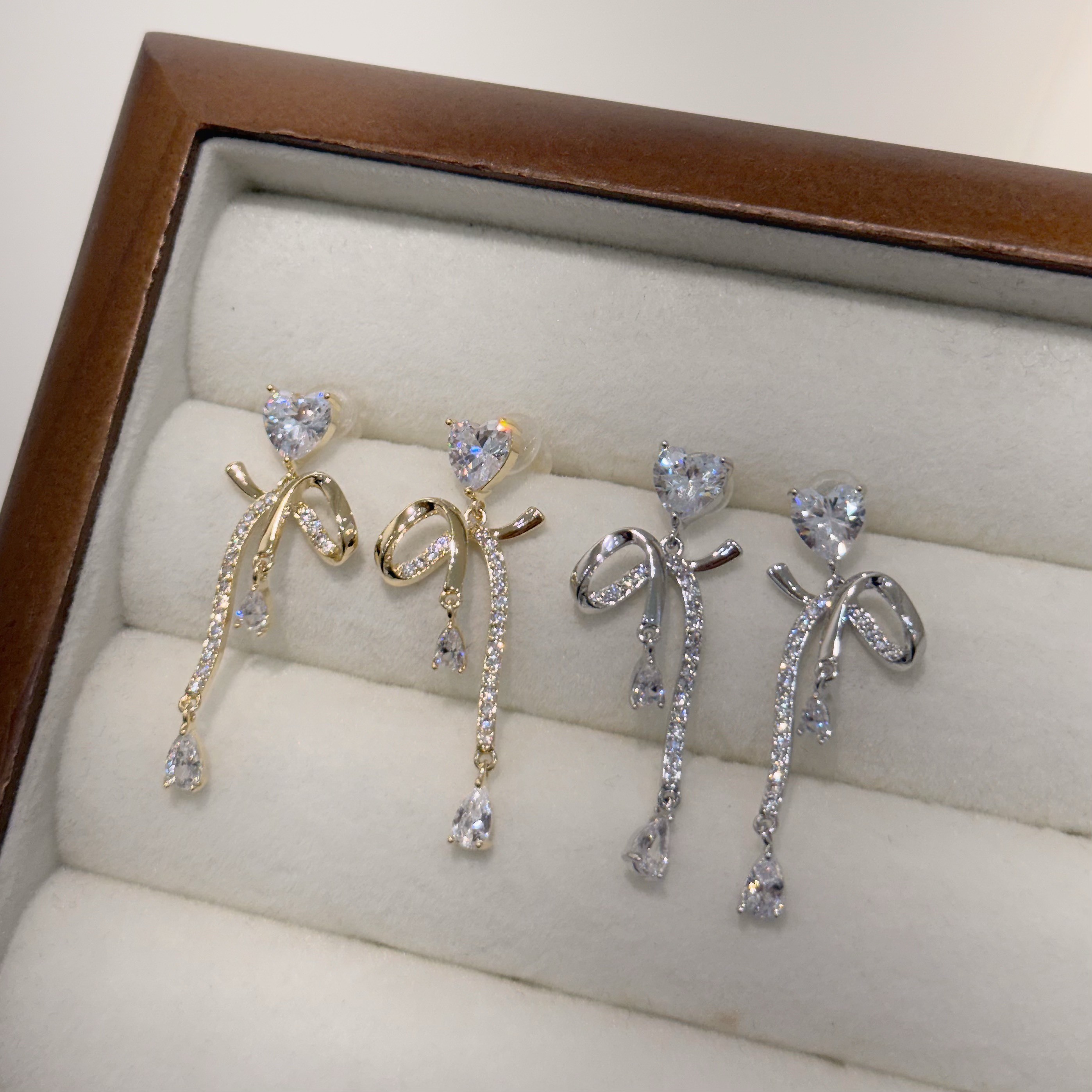 滿鑽愛心扭結垂吊